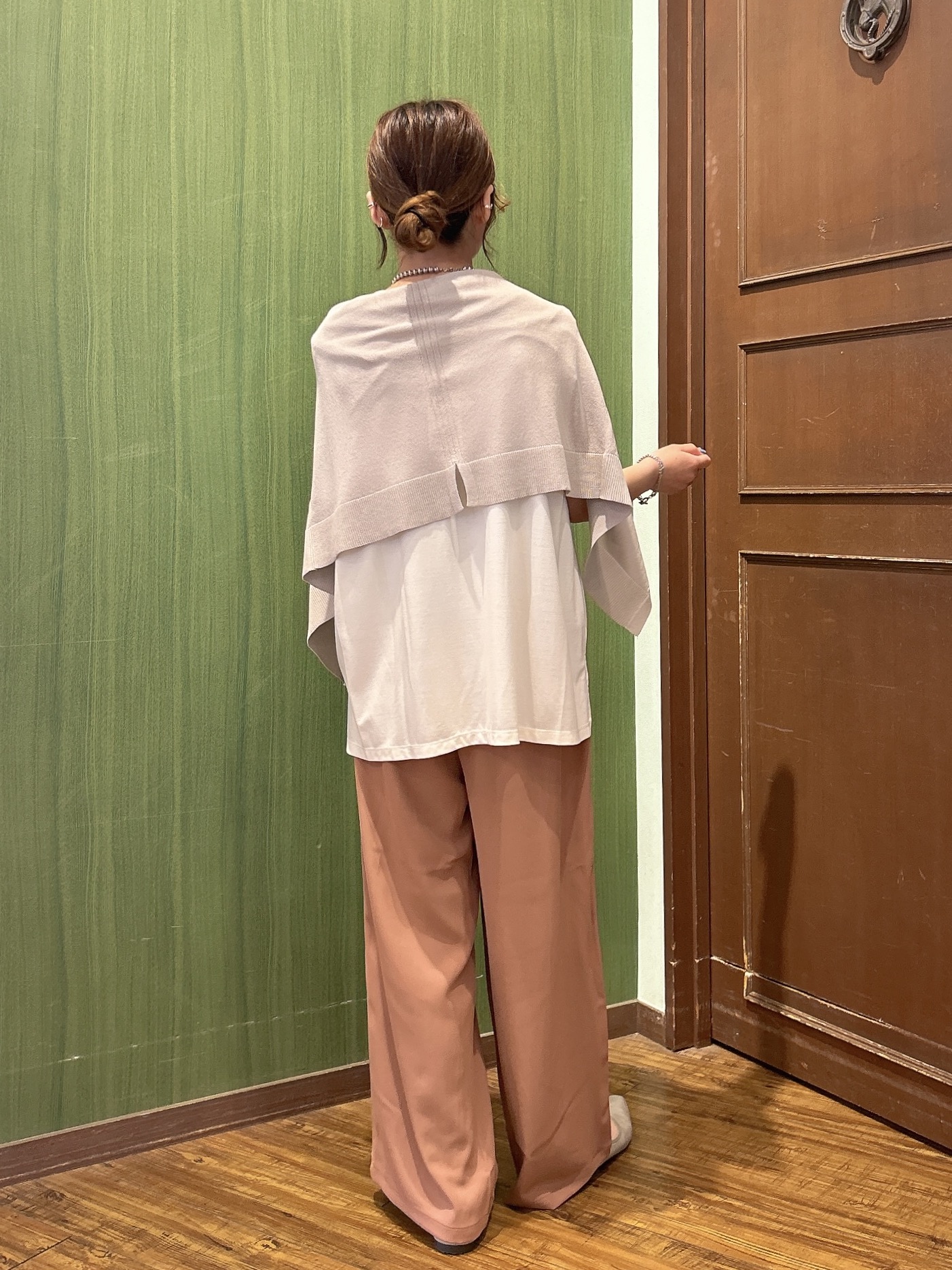 かおりさんの「SHOO･LA･RUE｜【UVカット/接触冷感】とろみタックノースリーブトップス」を使ったコーディネート