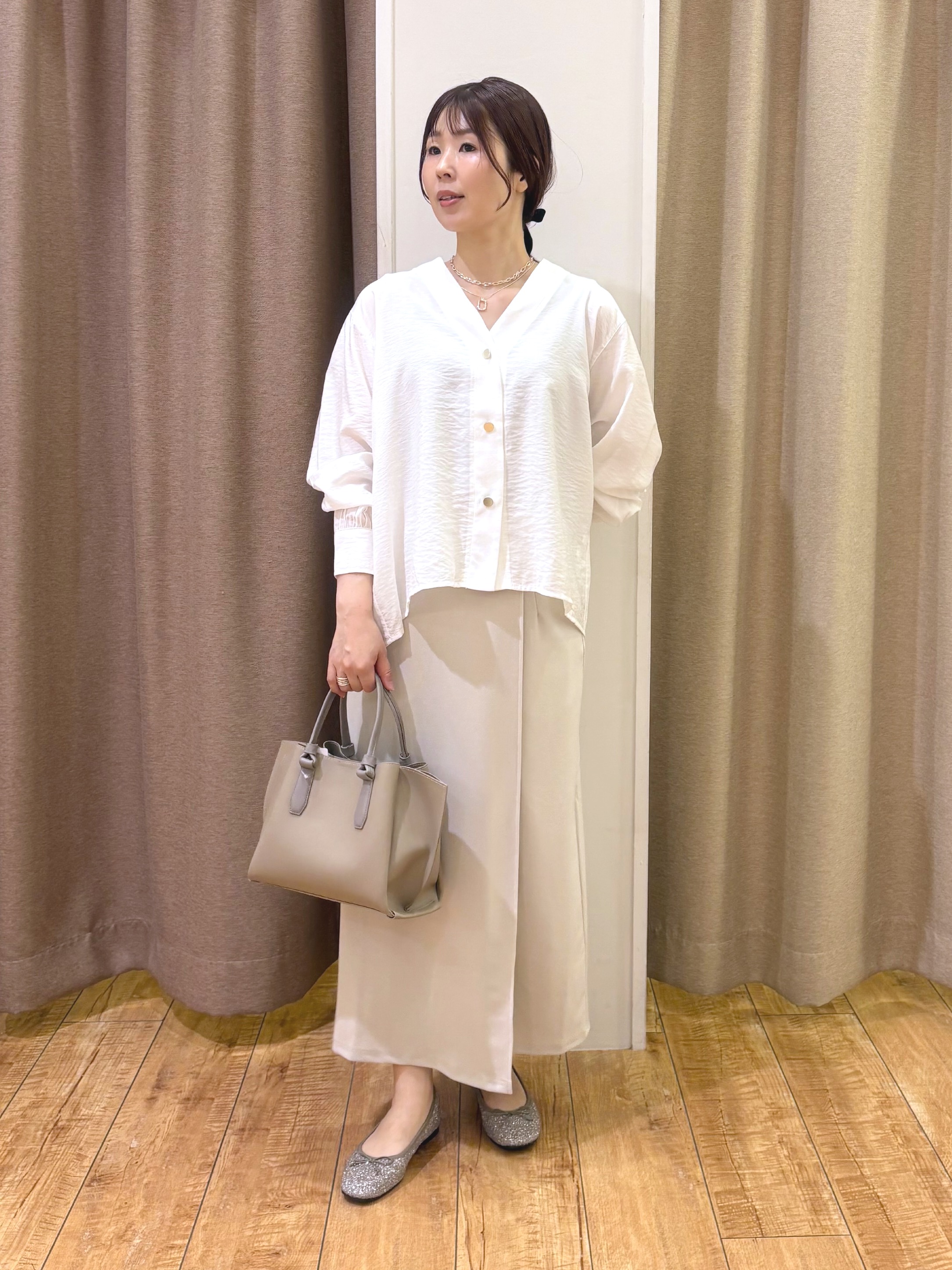 TAKIさんの「SHOO･LA･RUE｜【S-LL/体型カバー/Aライン】身体のラインを拾いにくい シアーシャツカーディガン」を使ったコーディネート