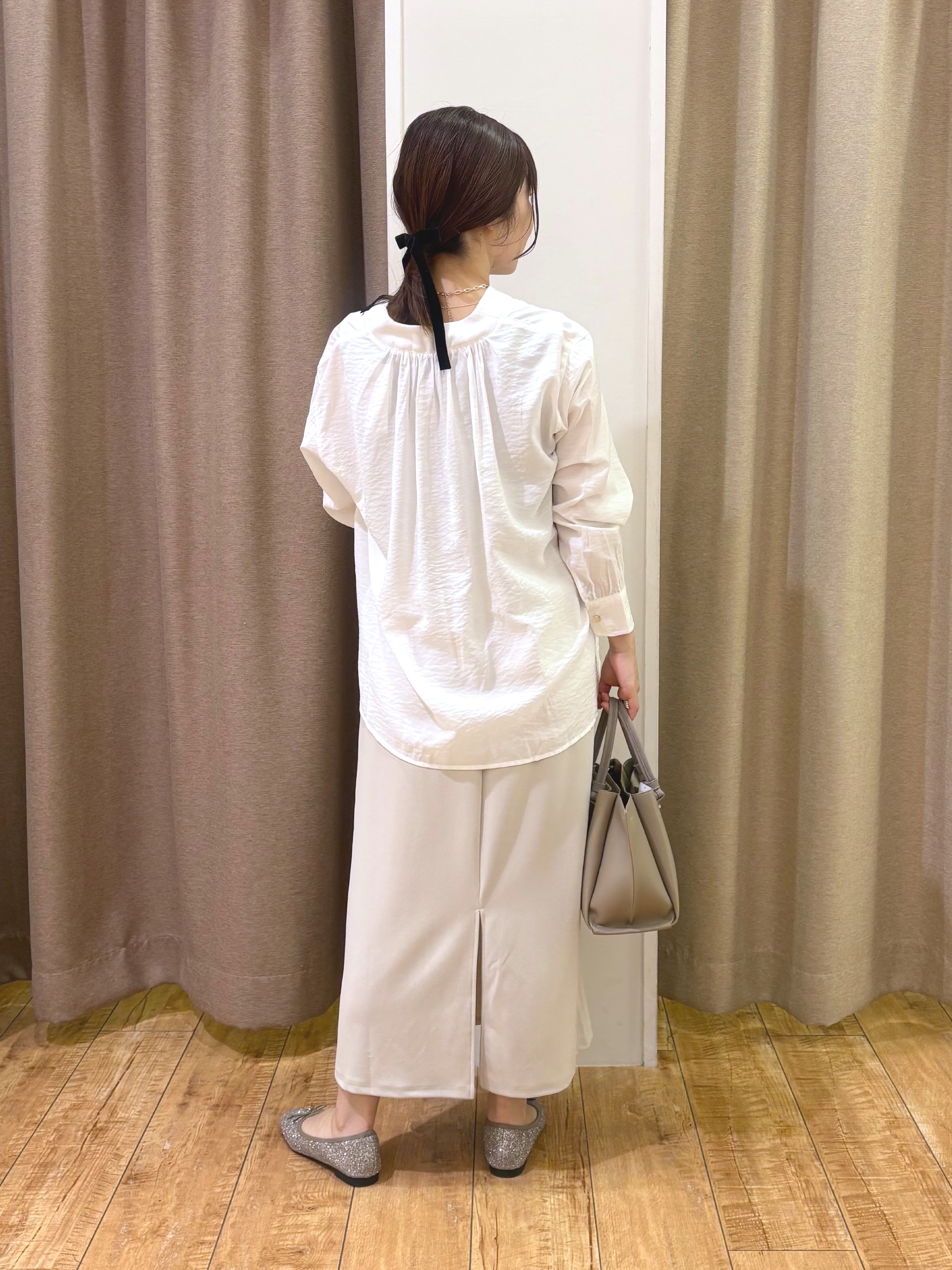 TAKIさんの「SHOO･LA･RUE｜【S-LL/体型カバー/Aライン】身体のラインを拾いにくい シアーシャツカーディガン」を使ったコーディネート