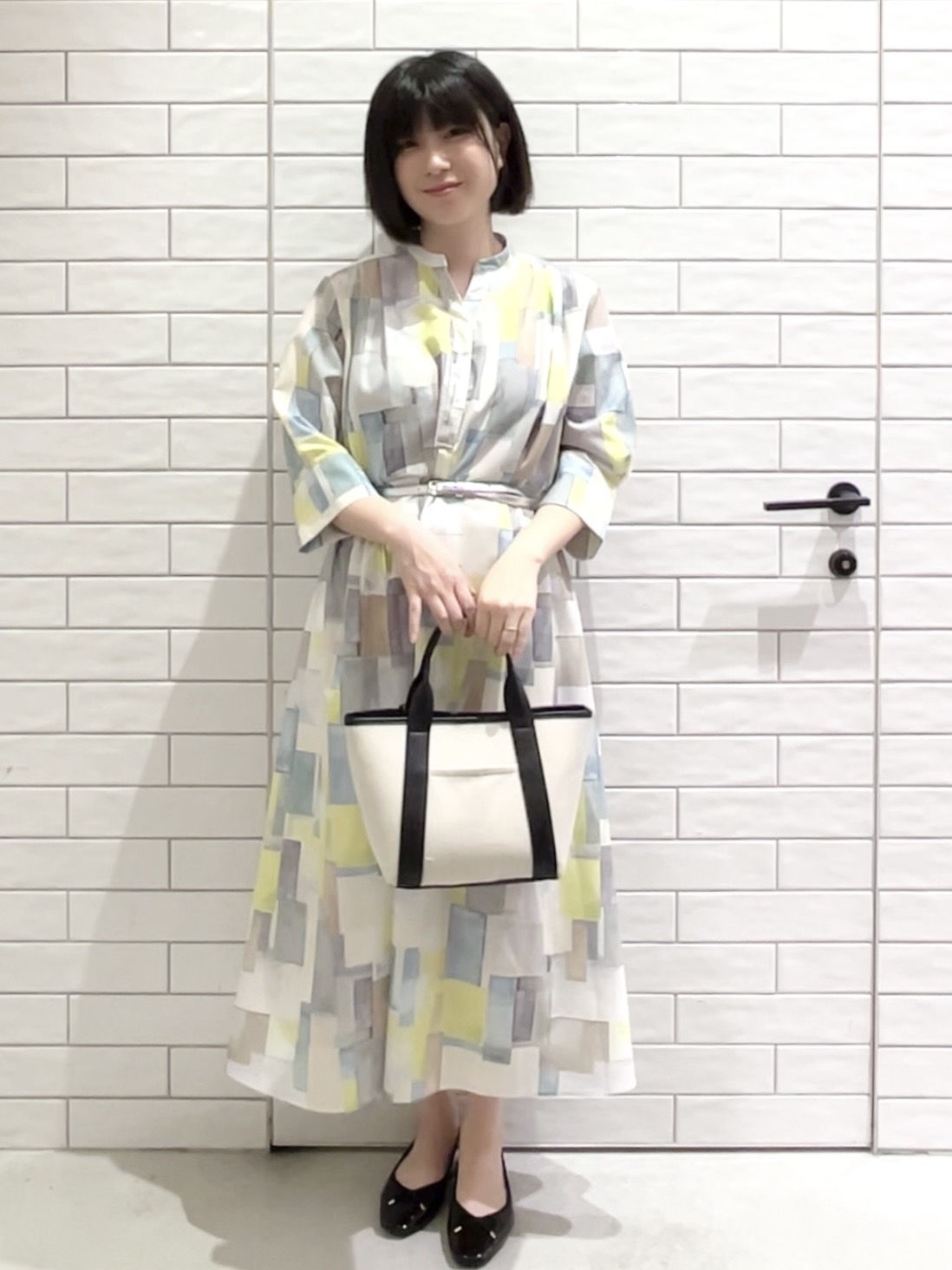しおりさんの「OPAQUE.CLIP｜アート柄プリントワンピース【洗濯機OK】」を使ったコーディネート