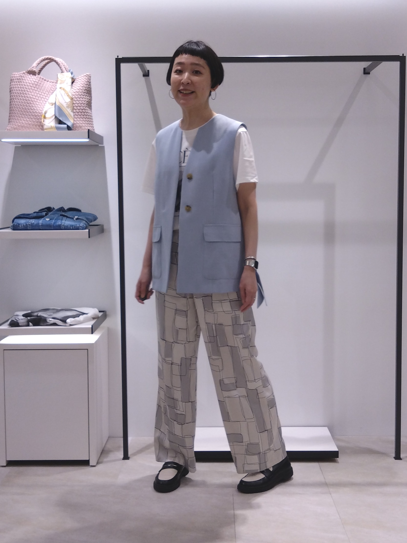 まちこさんの「UNTITLED｜【セットアップ可/UV/接触冷感】スラブキーネックジレ」を使ったコーディネート