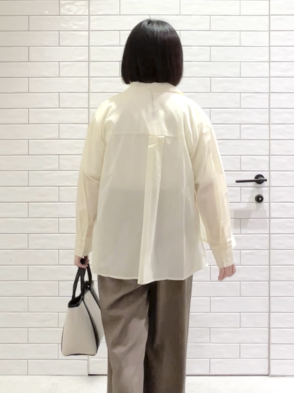 しおりさんの「OPAQUE.CLIP｜シアーローンシャツ【洗濯機OK】」を使ったコーディネート