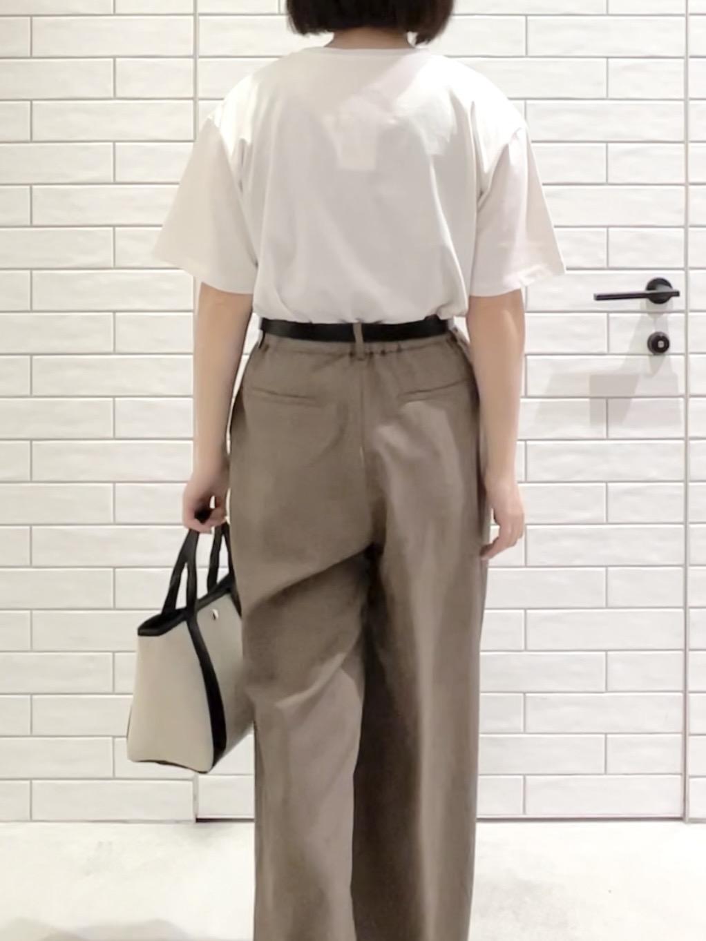 しおりさんの「OPAQUE.CLIP｜ロゴプリントアソートTシャツ【洗濯機OK】」を使ったコーディネート