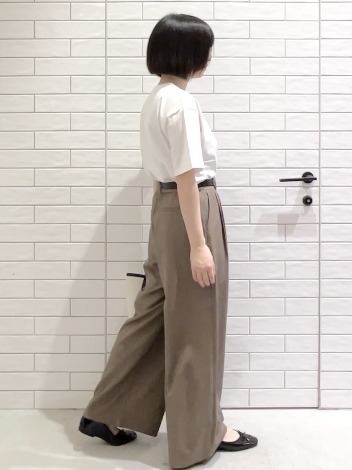 しおりさんの「OPAQUE.CLIP｜ロゴプリントアソートTシャツ【洗濯機OK】」を使ったコーディネート