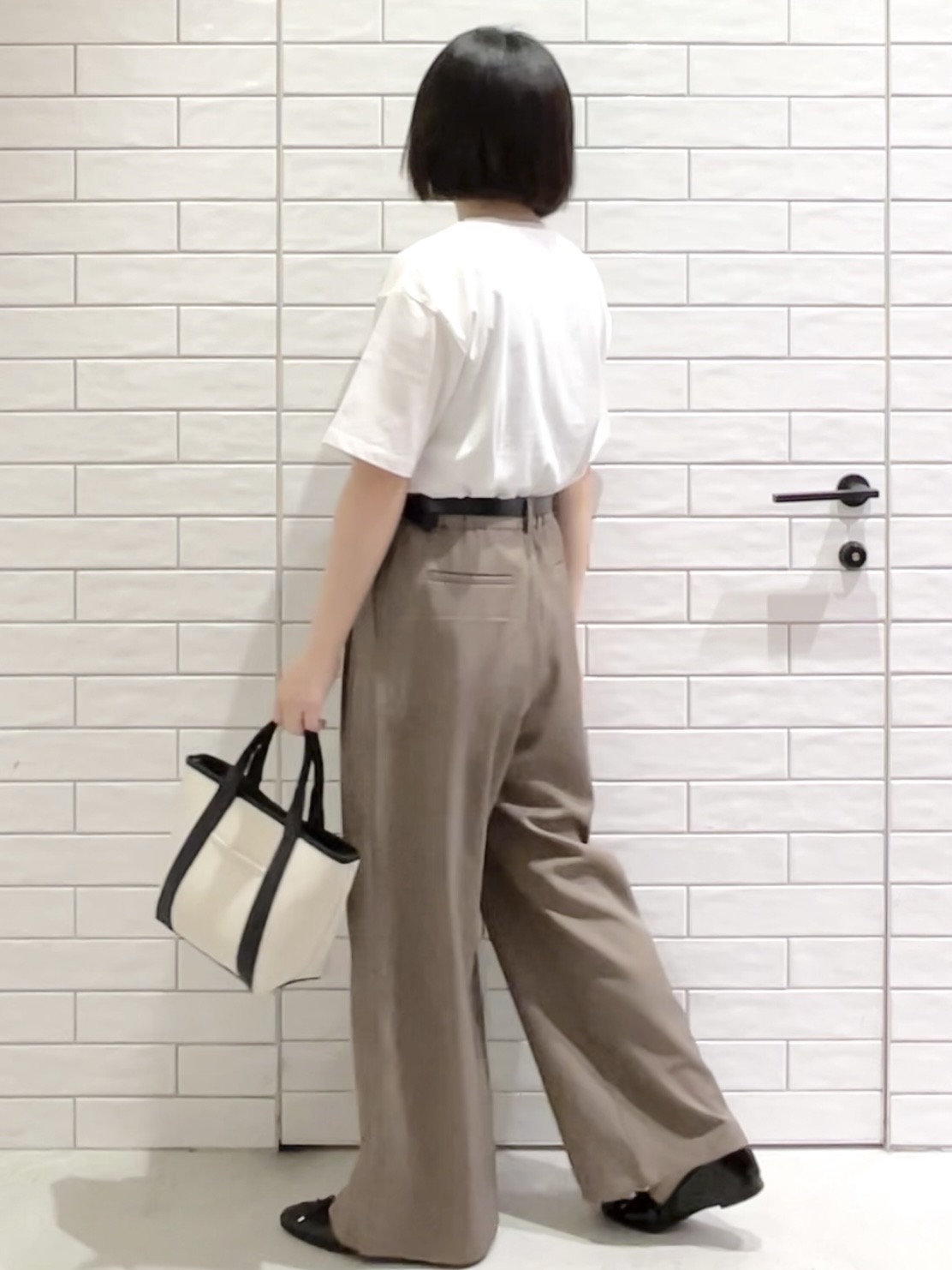しおりさんの「OPAQUE.CLIP｜ロゴプリントアソートTシャツ【洗濯機OK】」を使ったコーディネート