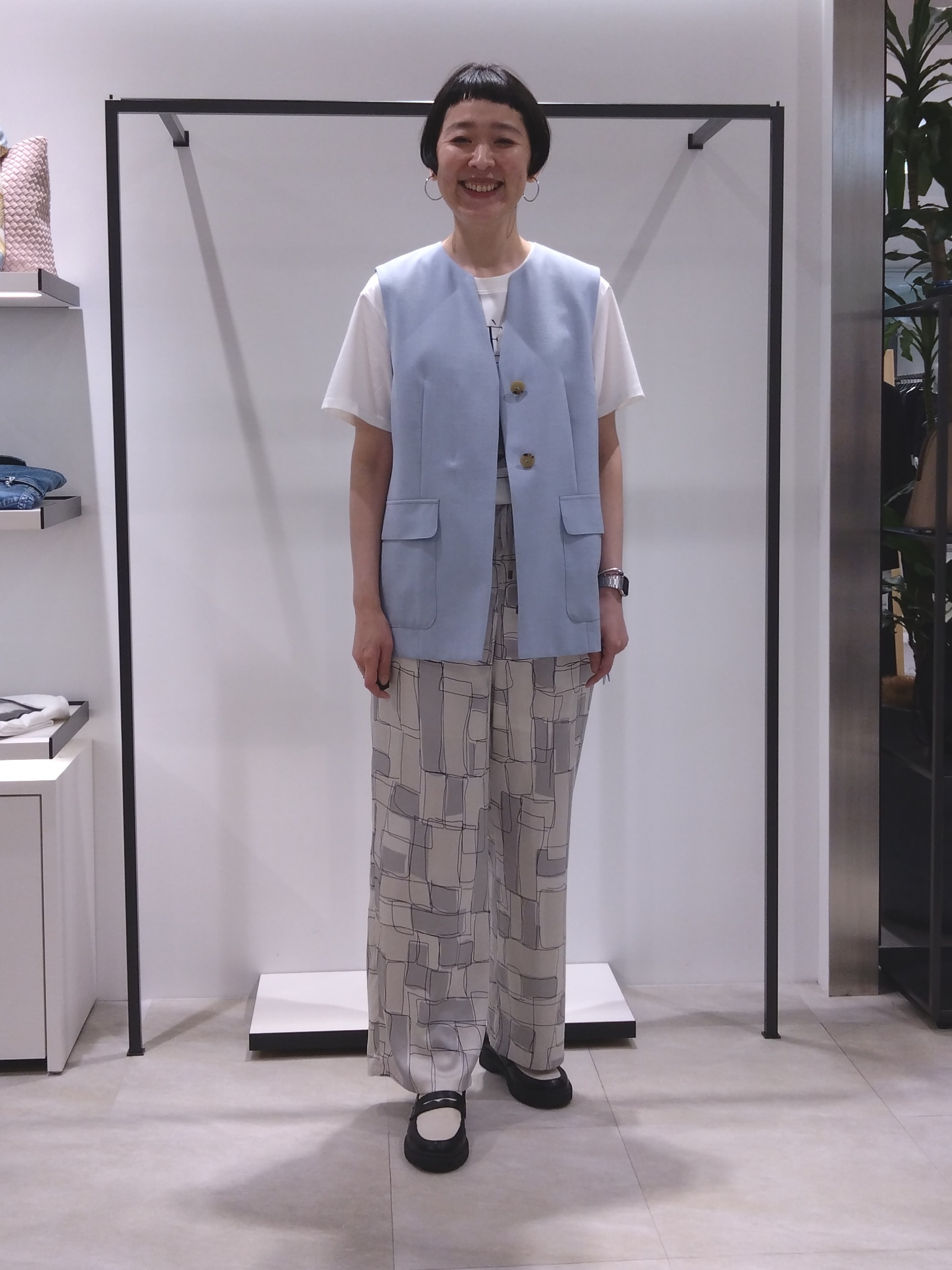 まちこさんの「UNTITLED｜【セットアップ可/UV/接触冷感】スラブキーネックジレ」を使ったコーディネート