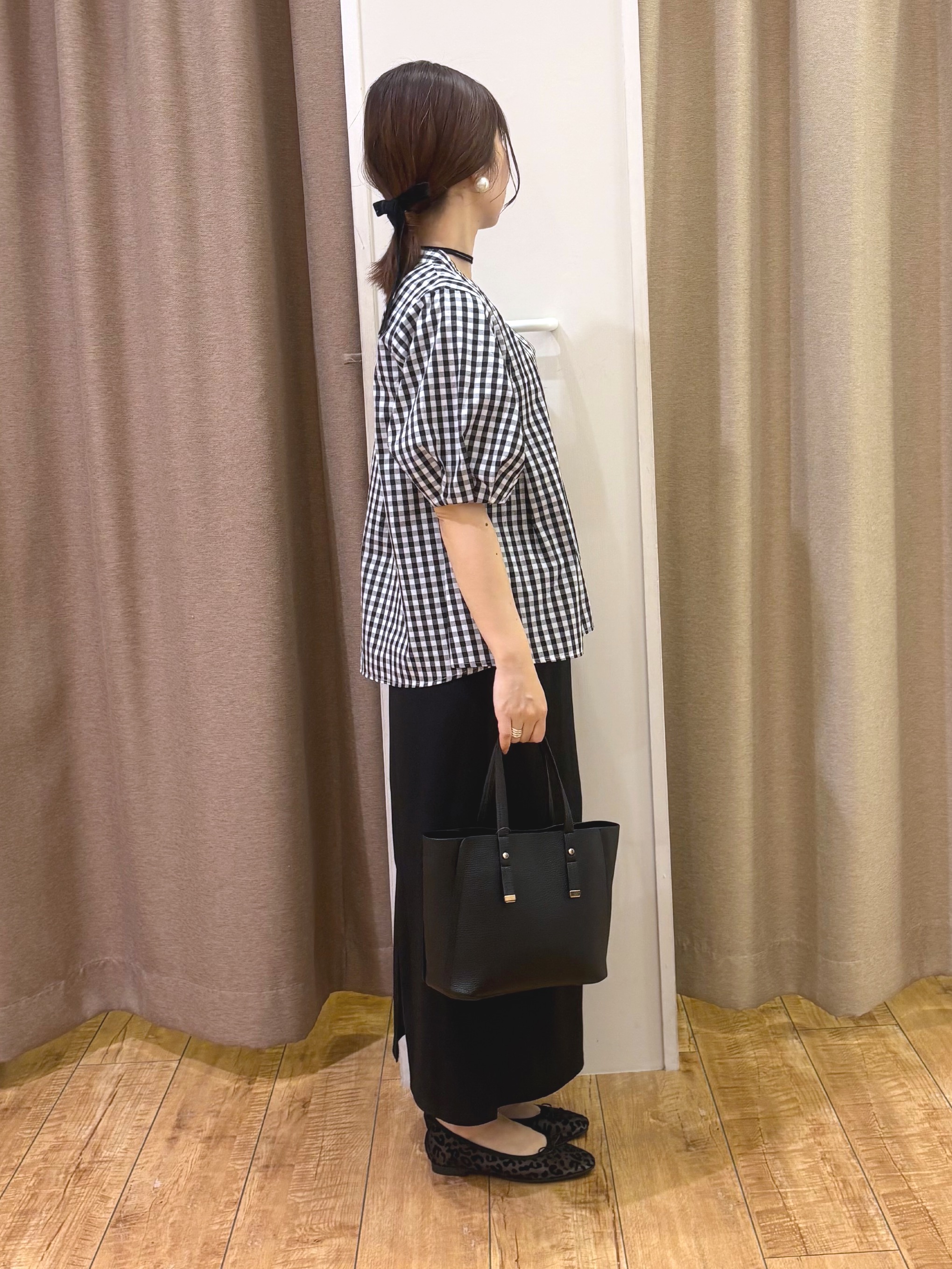 TAKIさんの「SHOO･LA･RUE｜【高レビュー/洗濯後しわになりにくい/インせず着られる】自然に体型カバー 麻調ペプラムブラウス」を使ったコーディネート
