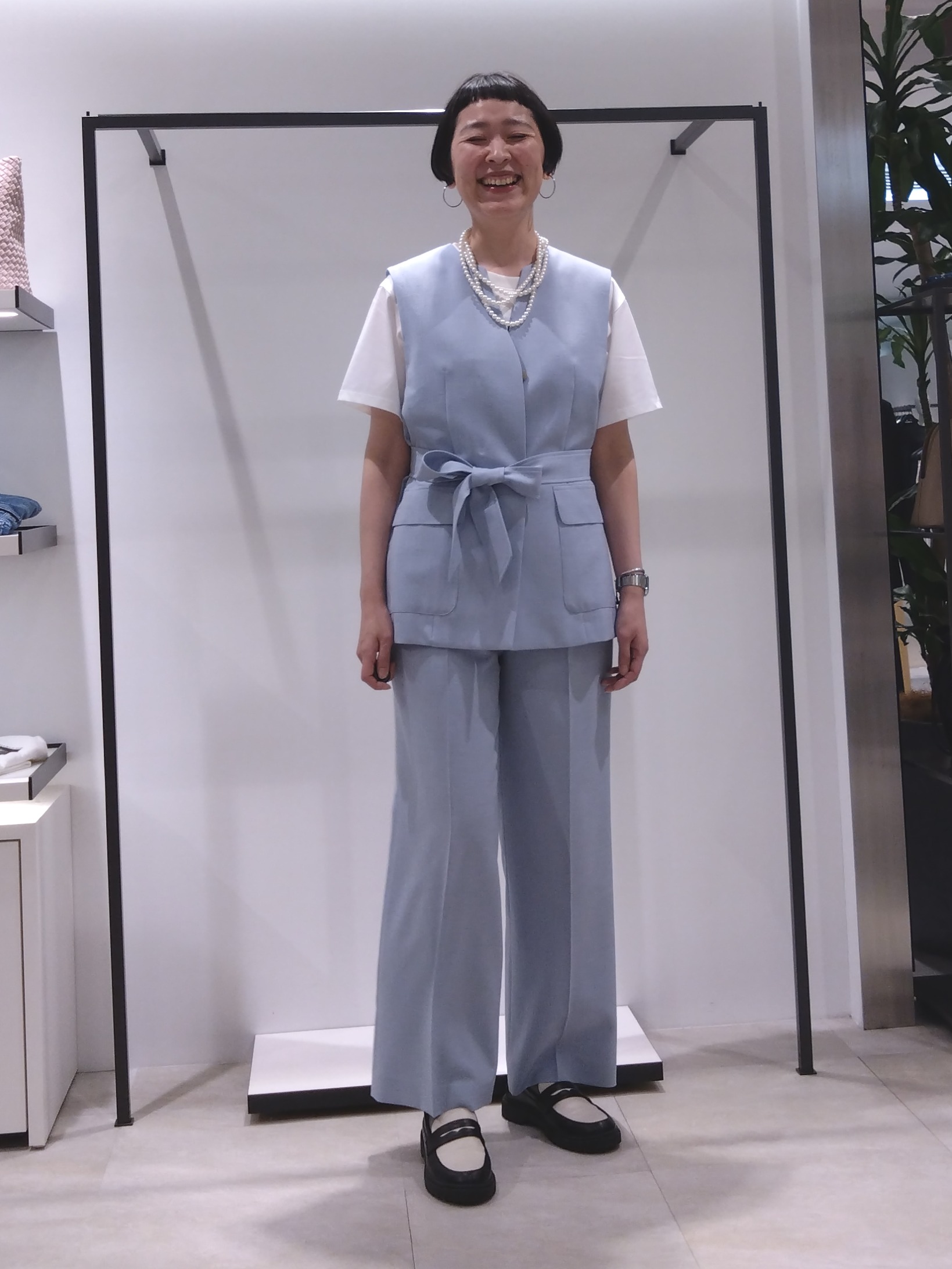 まちこさんの「UNTITLED｜【洗える/きれいめ柄】コモンプリントブラウス」を使ったコーディネート