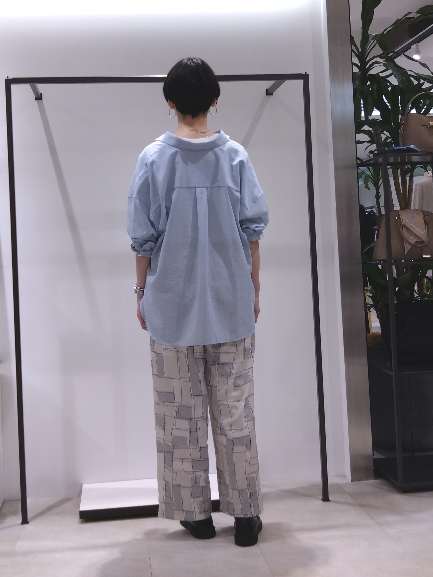 まちこさんの「UNTITLED｜【2WAY/マシンウォッシャブル】カシュクールデザインシャツ」を使ったコーディネート