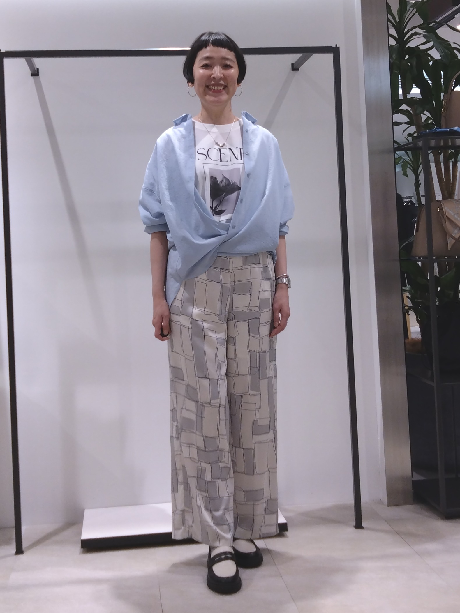 まちこさんの「UNTITLED｜【2WAY/マシンウォッシャブル】カシュクールデザインシャツ」を使ったコーディネート