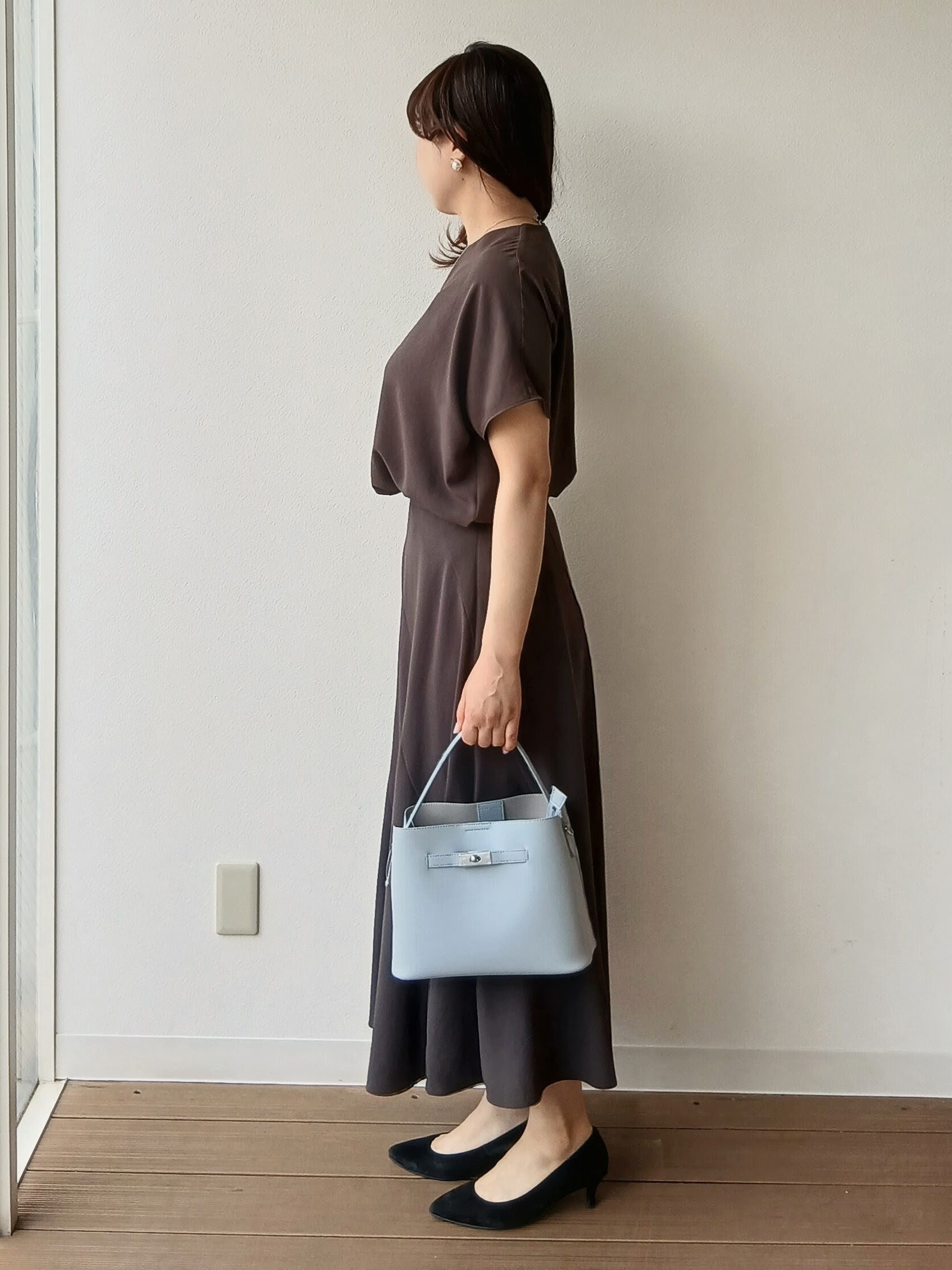 なみきさんの「UNTITLED｜【UV/接触冷感/セットアップ可】リラクシーキーVネックブラウス」を使ったコーディネート