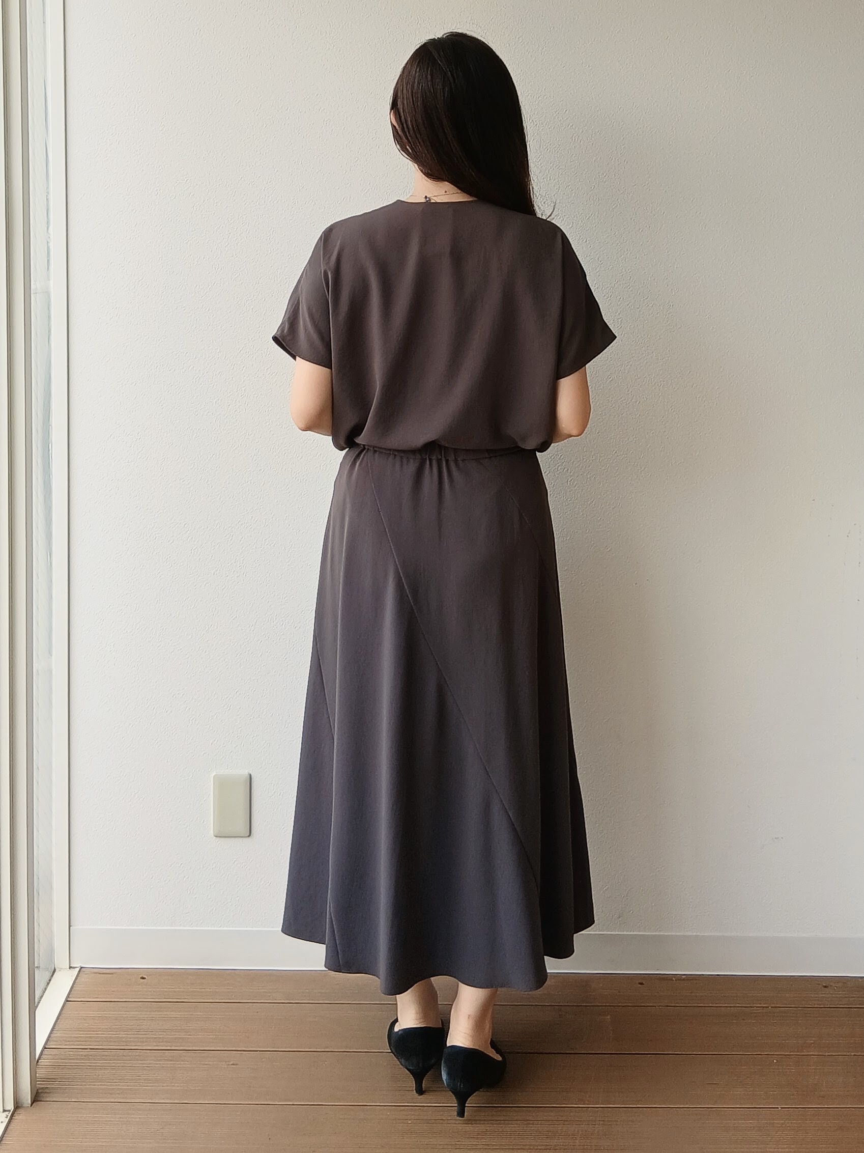 なみきさんの「UNTITLED｜【UV/接触冷感/セットアップ可】リラクシーキーVネックブラウス」を使ったコーディネート
