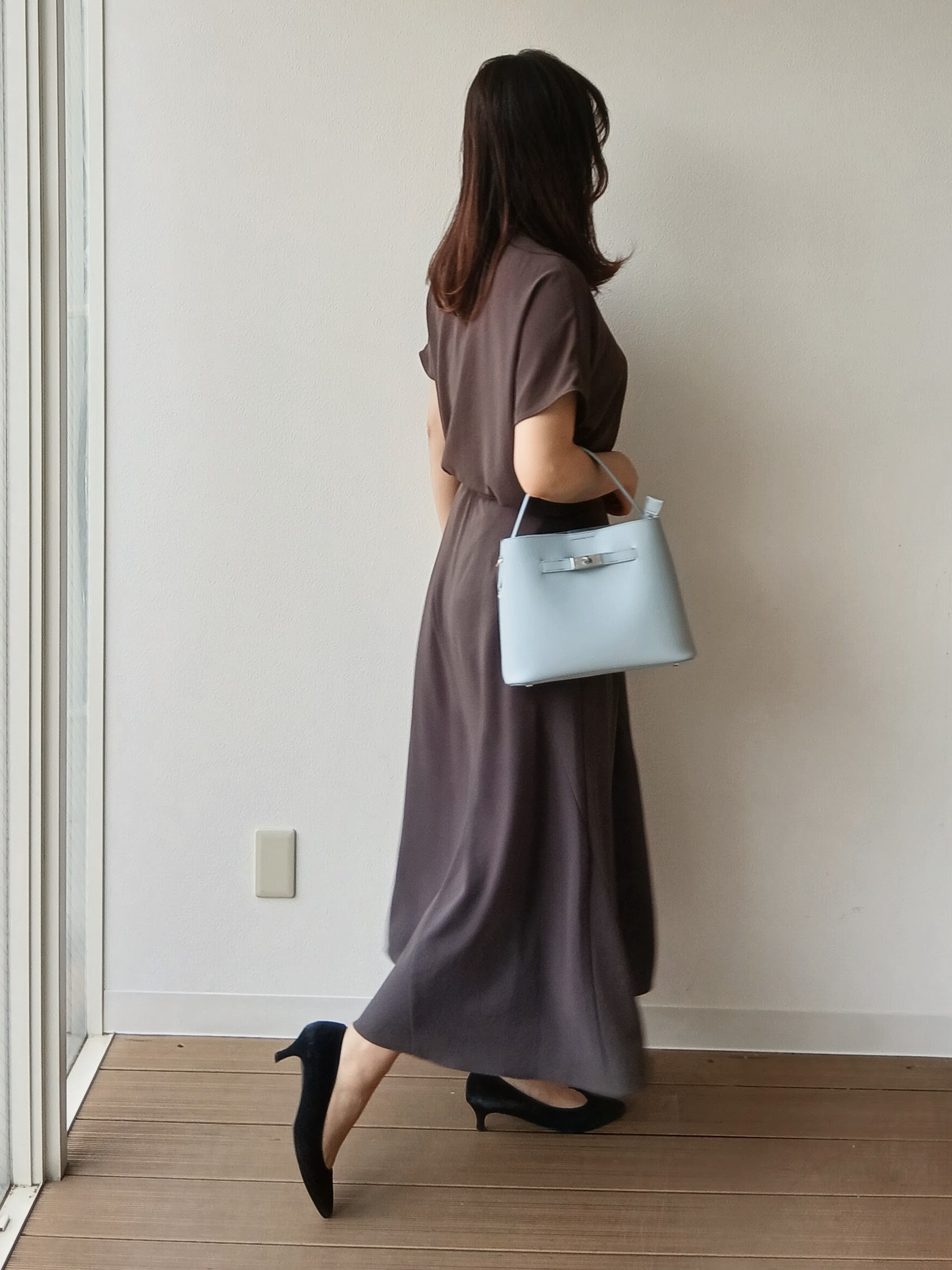 なみきさんの「UNTITLED｜【UV/接触冷感/セットアップ可】リラクシーキーVネックブラウス」を使ったコーディネート