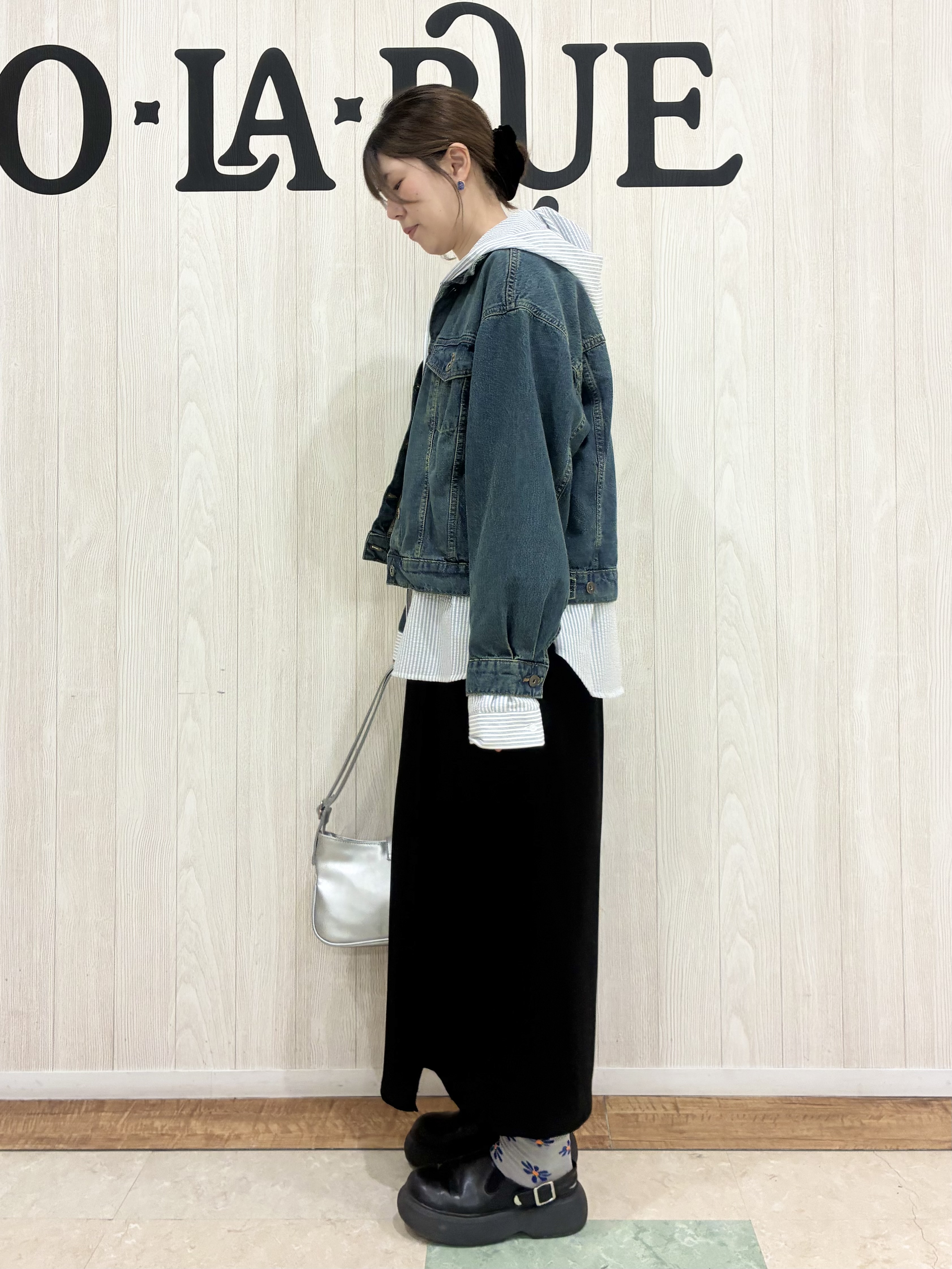 shiiさんの「SHOO･LA･RUE｜【SHOO・LA・RUE DENIM】羽織るだけでこなれる　オーバーサイズデニムジャケット」を使ったコーディネート