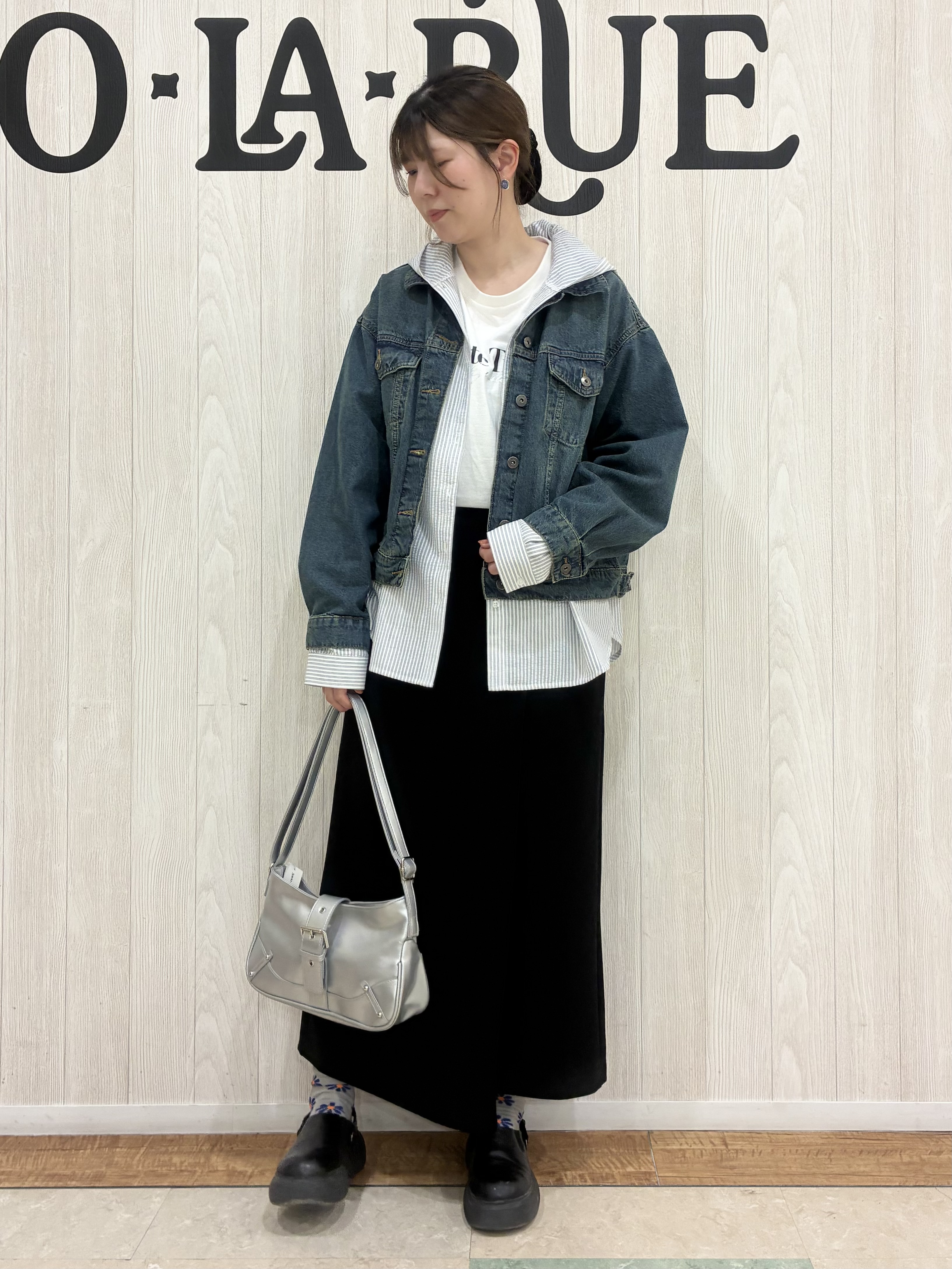 shiiさんの「SHOO･LA･RUE｜【SHOO・LA・RUE DENIM】羽織るだけでこなれる　オーバーサイズデニムジャケット」を使ったコーディネート