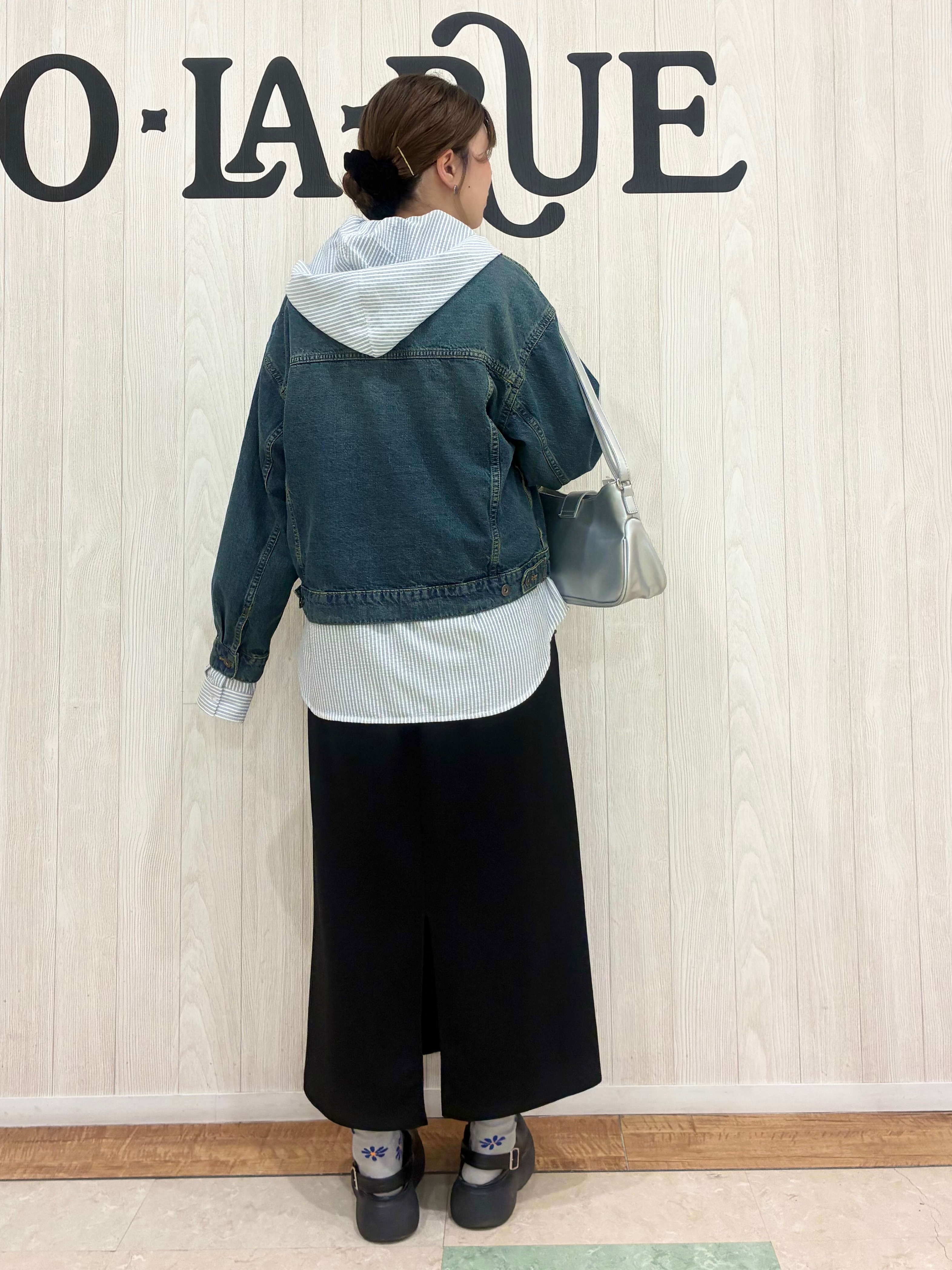 shiiさんの「SHOO･LA･RUE｜【SHOO・LA・RUE DENIM】羽織るだけでこなれる　オーバーサイズデニムジャケット」を使ったコーディネート