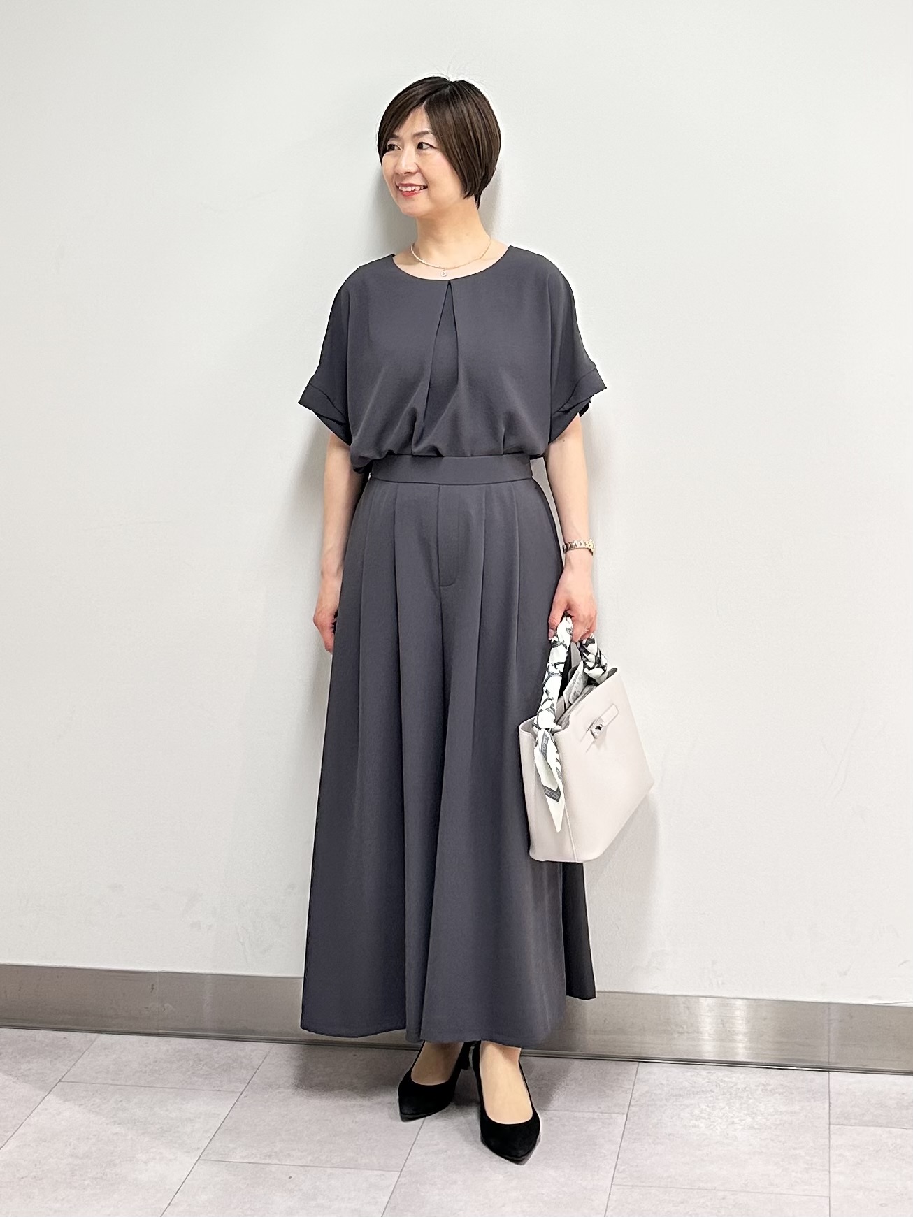 みなこさんの「UNTITLED｜【前後2WAY/はっ水/セットアップ可】リラクシーフレンチスリーブブラウス」を使ったコーディネート