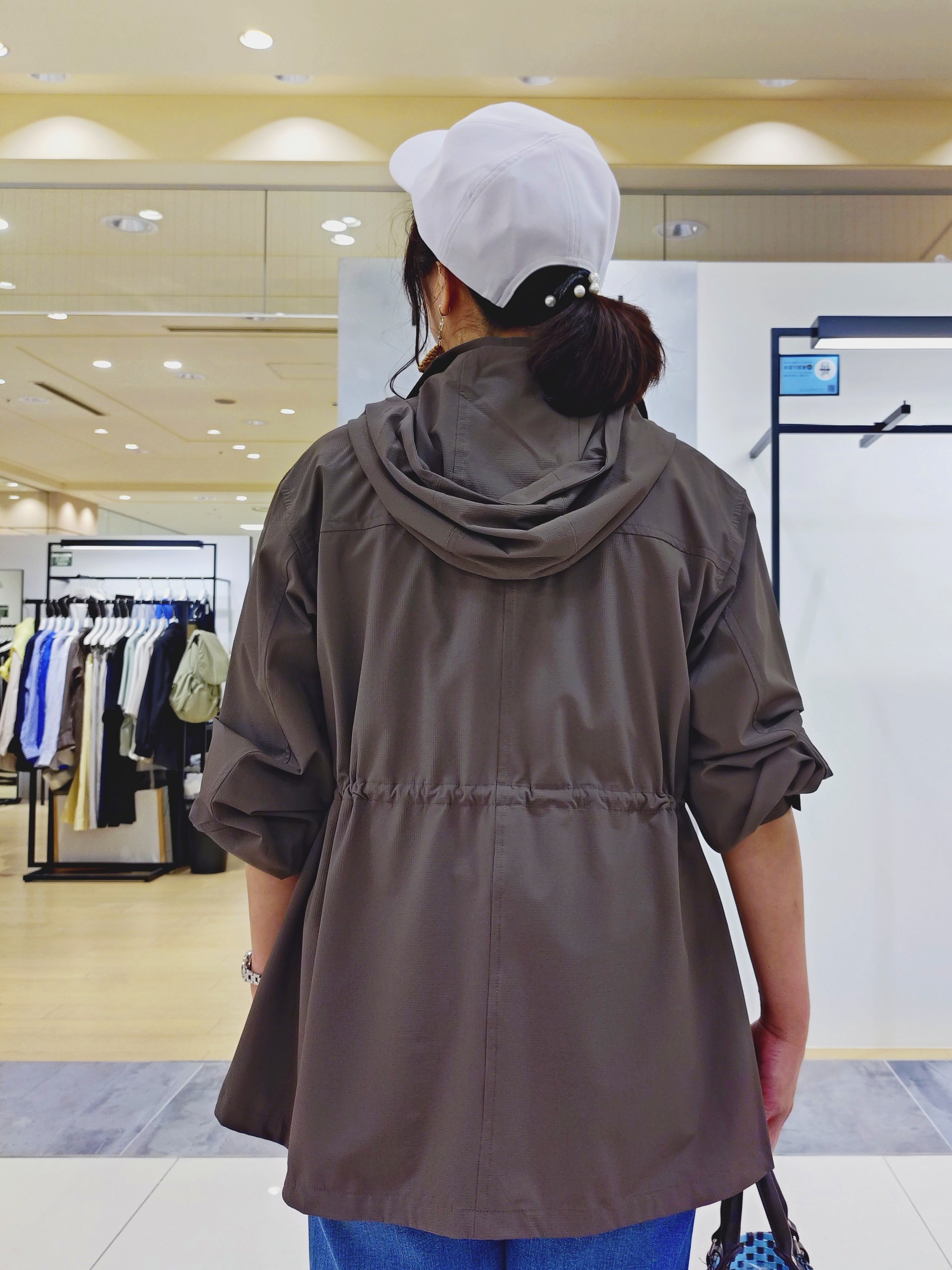 TOMOMIさんの「INDIVI｜【撥水／フード取外し可】凹凸素材ブルゾン」を使ったコーディネート