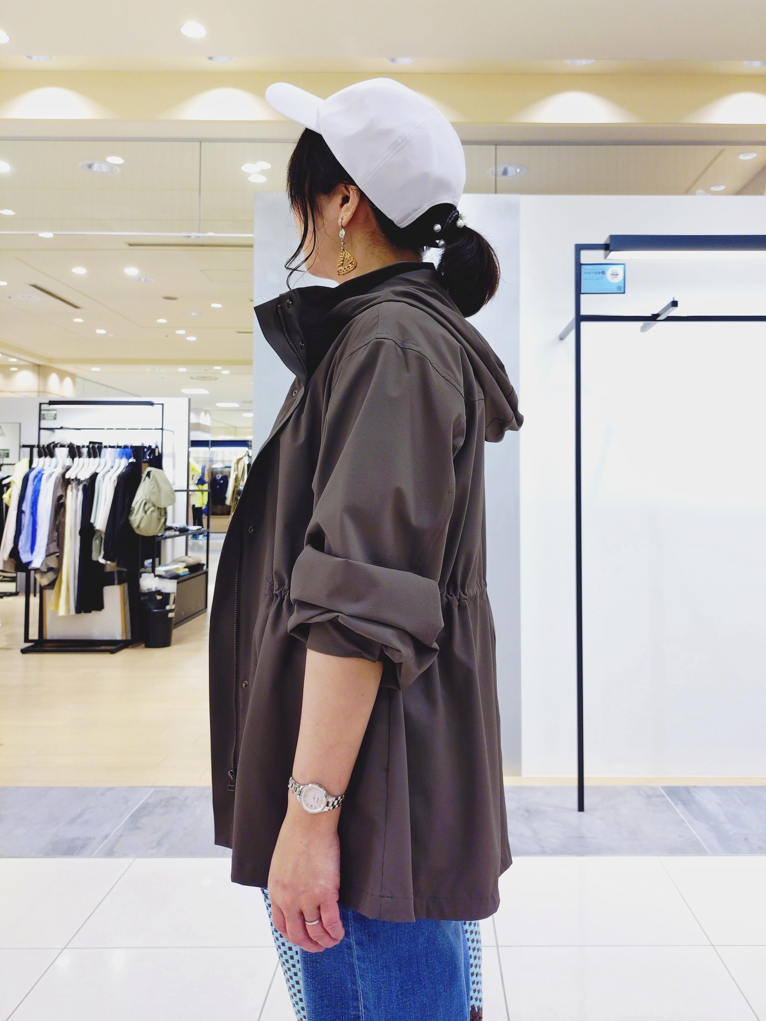TOMOMIさんの「INDIVI｜【撥水／フード取外し可】凹凸素材ブルゾン」を使ったコーディネート