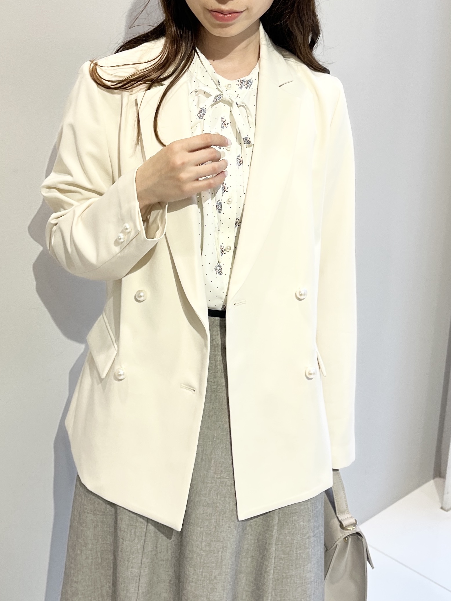 はばさんの「Couture brooch｜【洗える・通勤】パール調ボタン テーラードジャケット」を使ったコーディネート