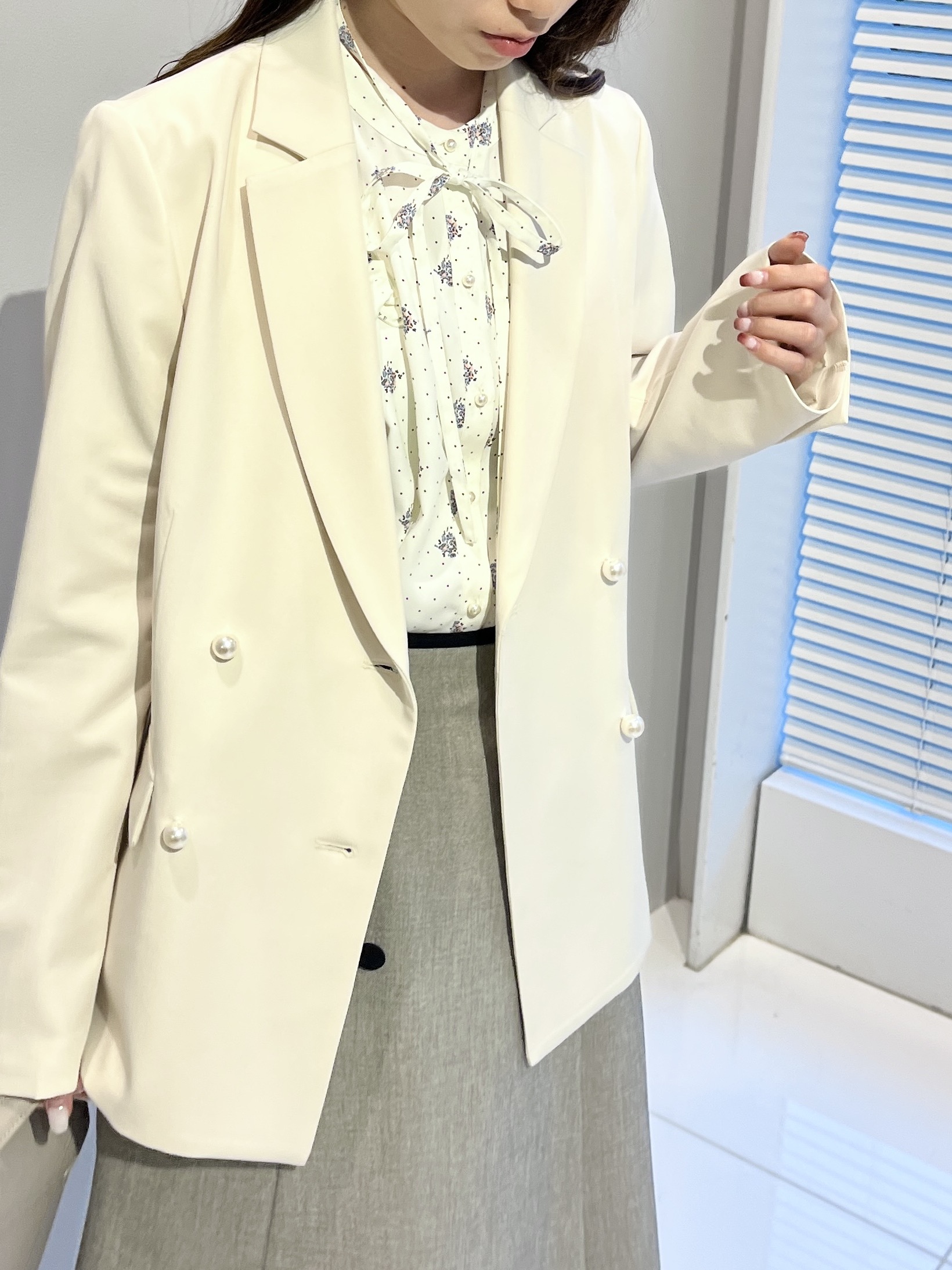 はばさんの「Couture brooch｜【洗える・通勤】パール調ボタン テーラードジャケット」を使ったコーディネート