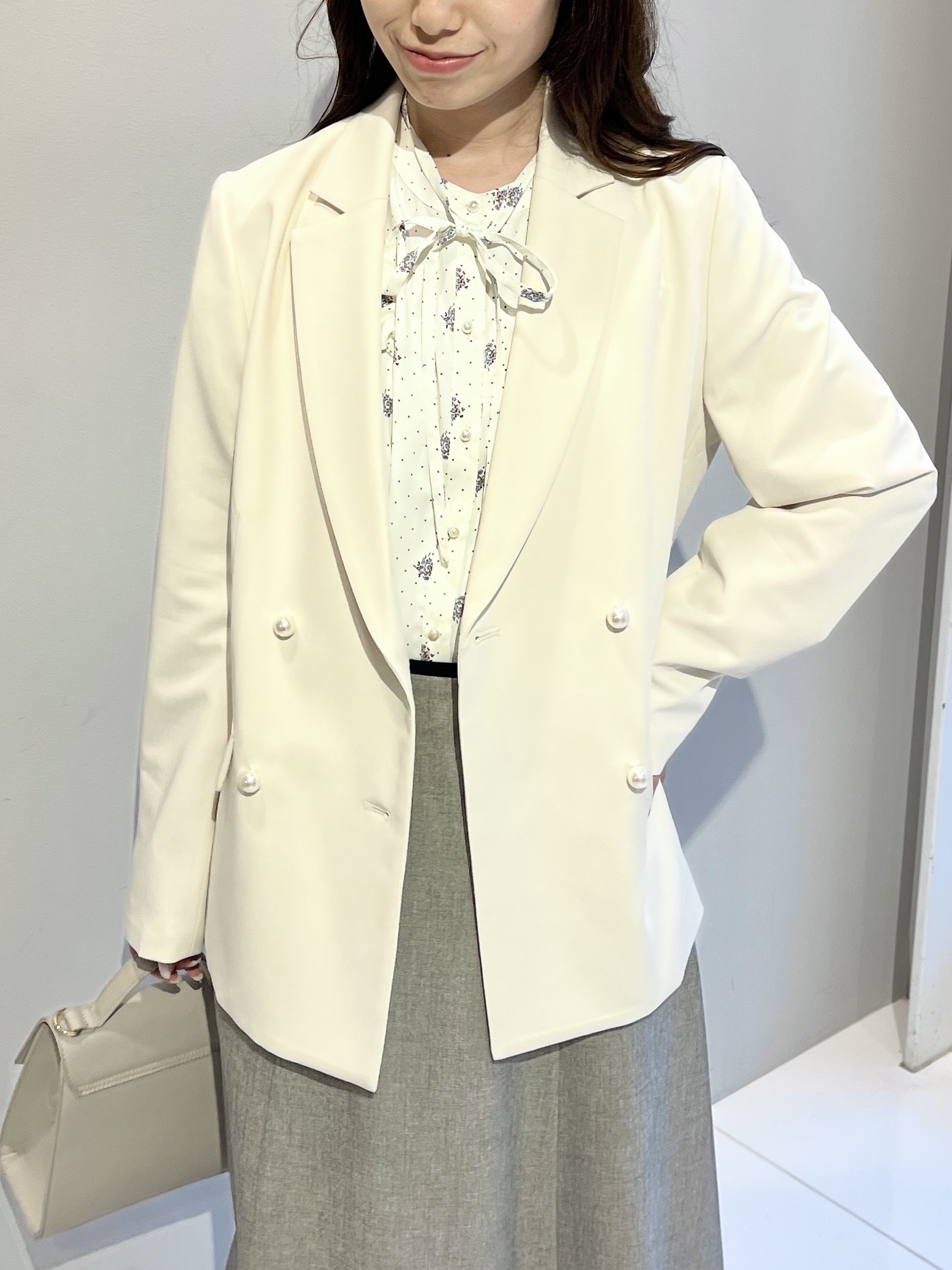はばさんの「Couture brooch｜【洗える・通勤】パール調ボタン テーラードジャケット」を使ったコーディネート