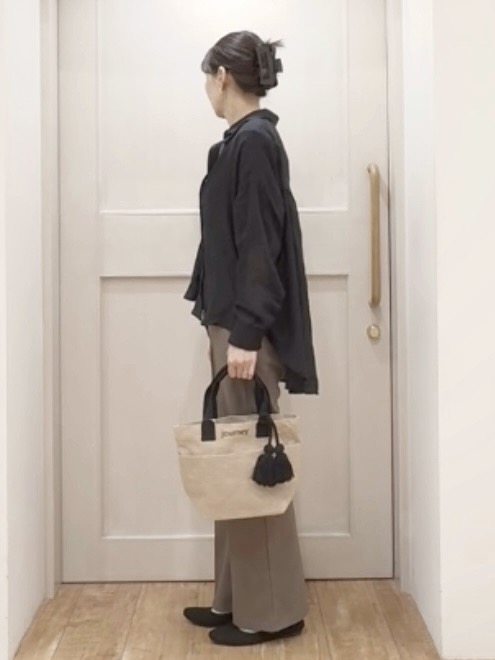 tamuさんの「SHOO･LA･RUE｜【体型カバー】ふんわり質感 やわらかこなれシアーシャツ」を使ったコーディネート