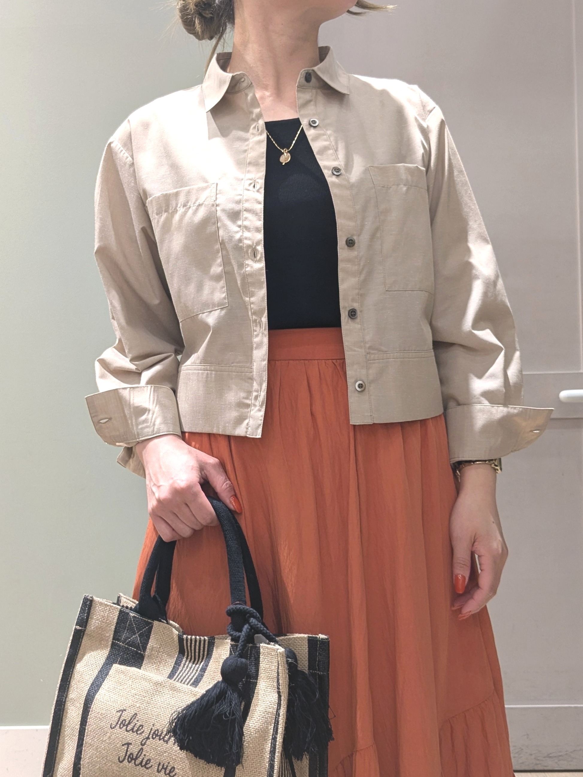 kuwawaさんの「grove｜【貴島明日香さん着用／イージーケア／接触冷感】麻混クロップドシャツ」を使ったコーディネート