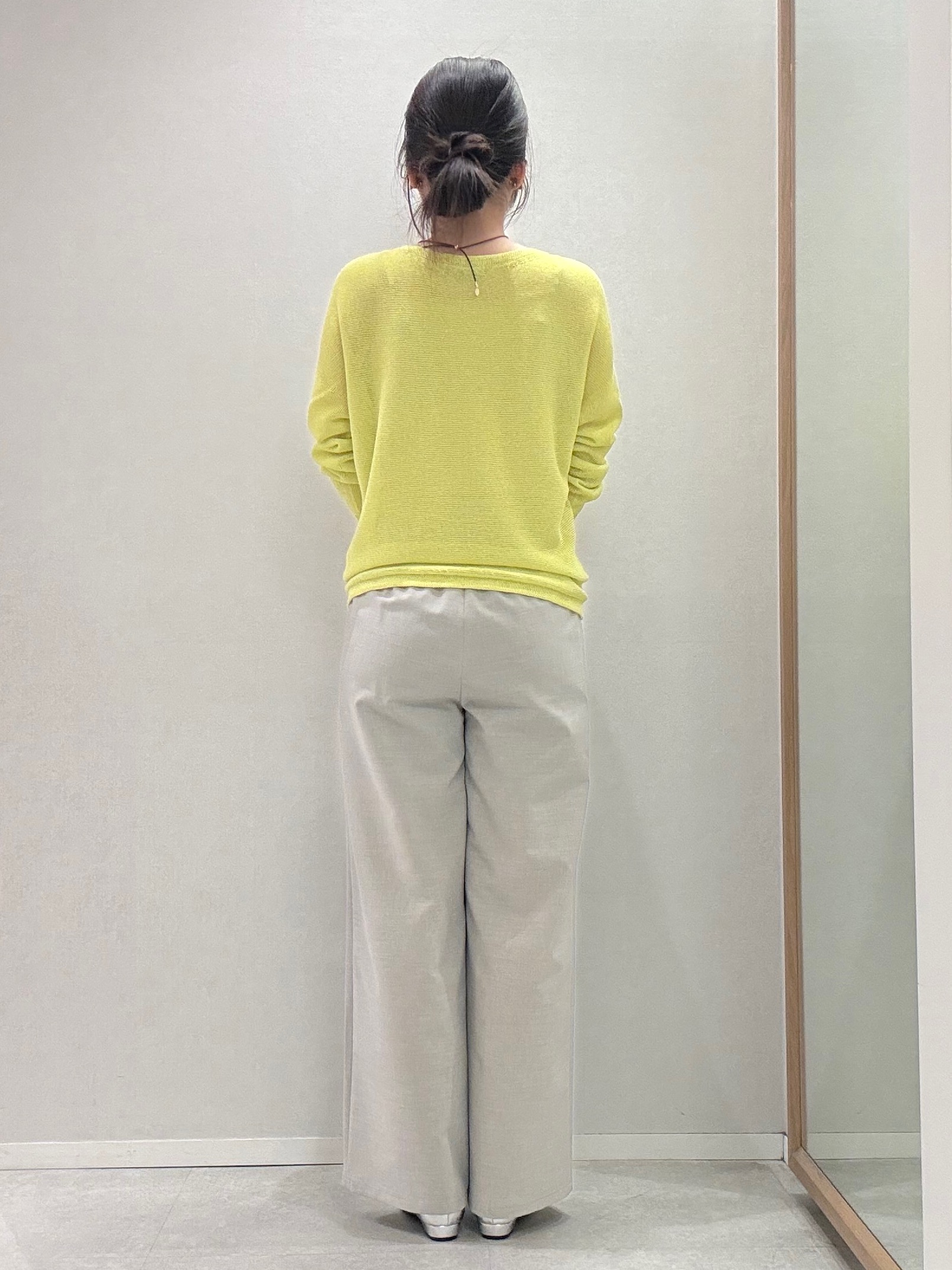 hitomiさんの「UNTITLED｜【古畑星夏さん着用/8色展開/程よい透け感】ドライタッチボートネックニット」を使ったコーディネート
