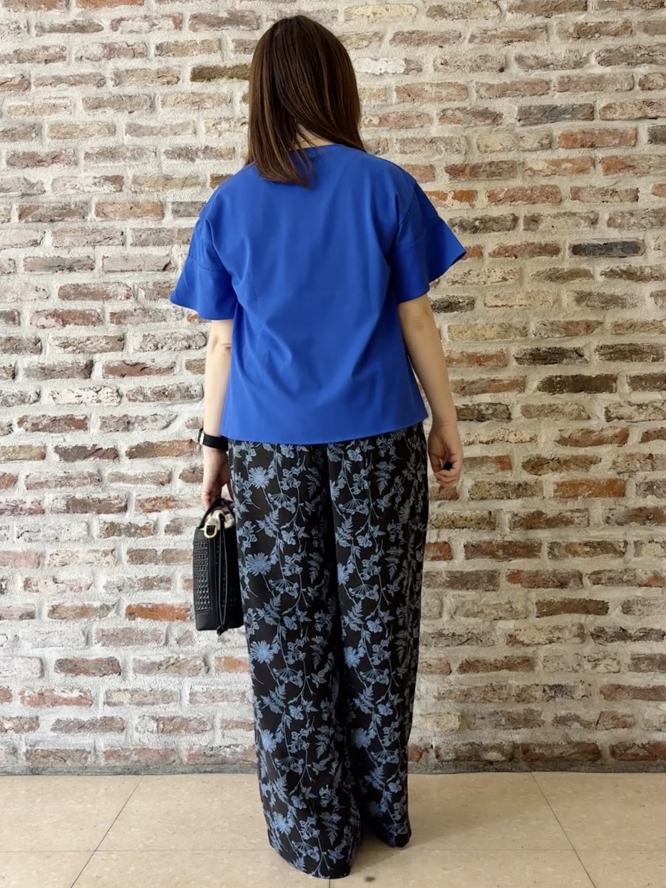 tokiさんの「THE SHOP TK｜【ひんやりさらさら】軽やかに揺れる シアーフレアスリーブTシャツ」を使ったコーディネート