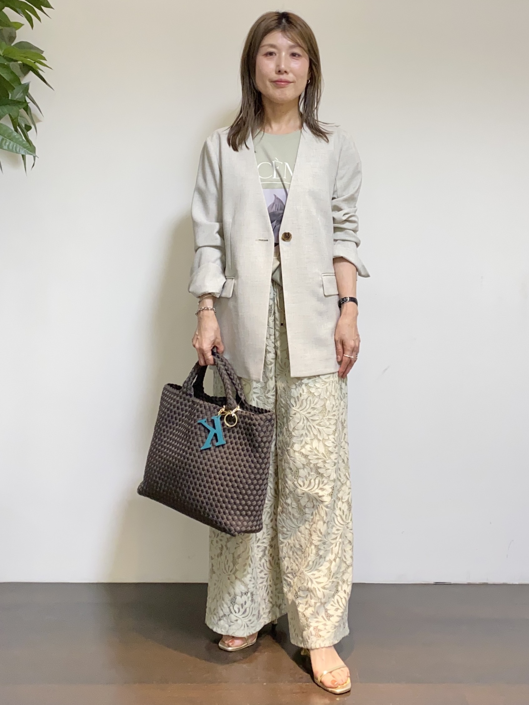 tomoさんの「UNTITLED｜【さらりと快適/セットアップ可/UV/接触冷感】スラブカラーレスジャケット」を使ったコーディネート
