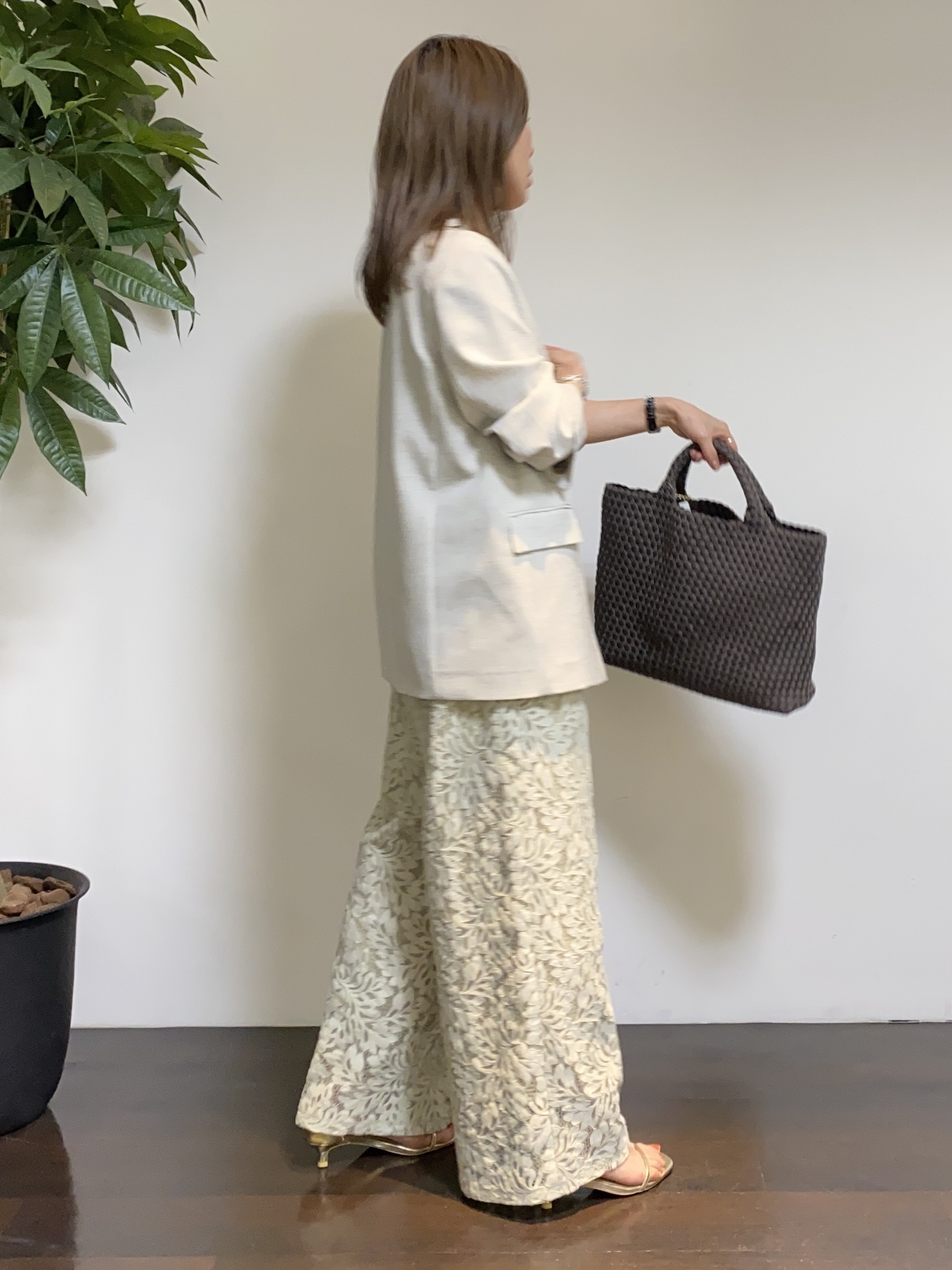 tomoさんの「UNTITLED｜【さらりと快適/セットアップ可/UV/接触冷感】スラブカラーレスジャケット」を使ったコーディネート