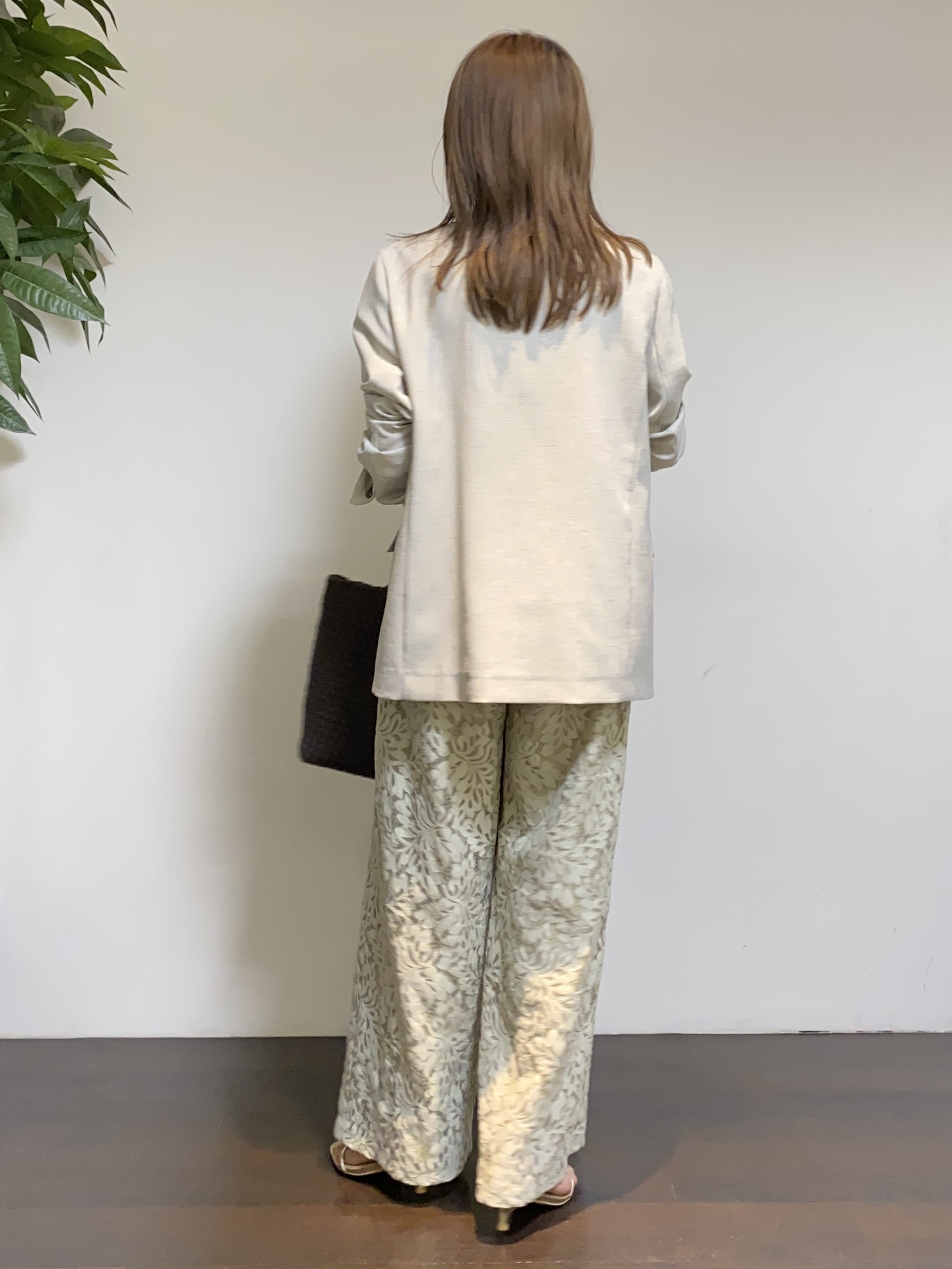 tomoさんの「UNTITLED｜【さらりと快適/セットアップ可/UV/接触冷感】スラブカラーレスジャケット」を使ったコーディネート