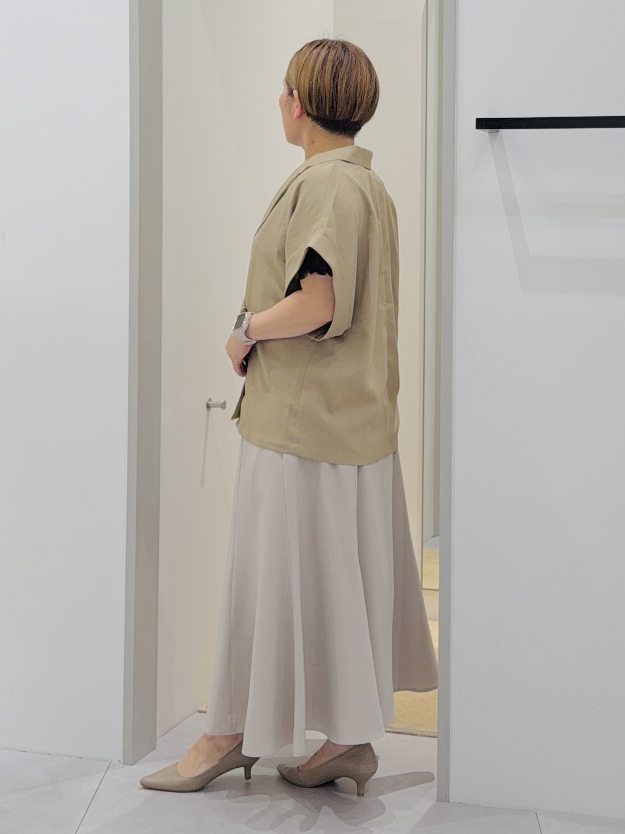 タナさんの「THE SHOP TK｜【夏の通勤スタイルに】涼やかな着心地 麻調ダブルブレストジャケット」を使ったコーディネート