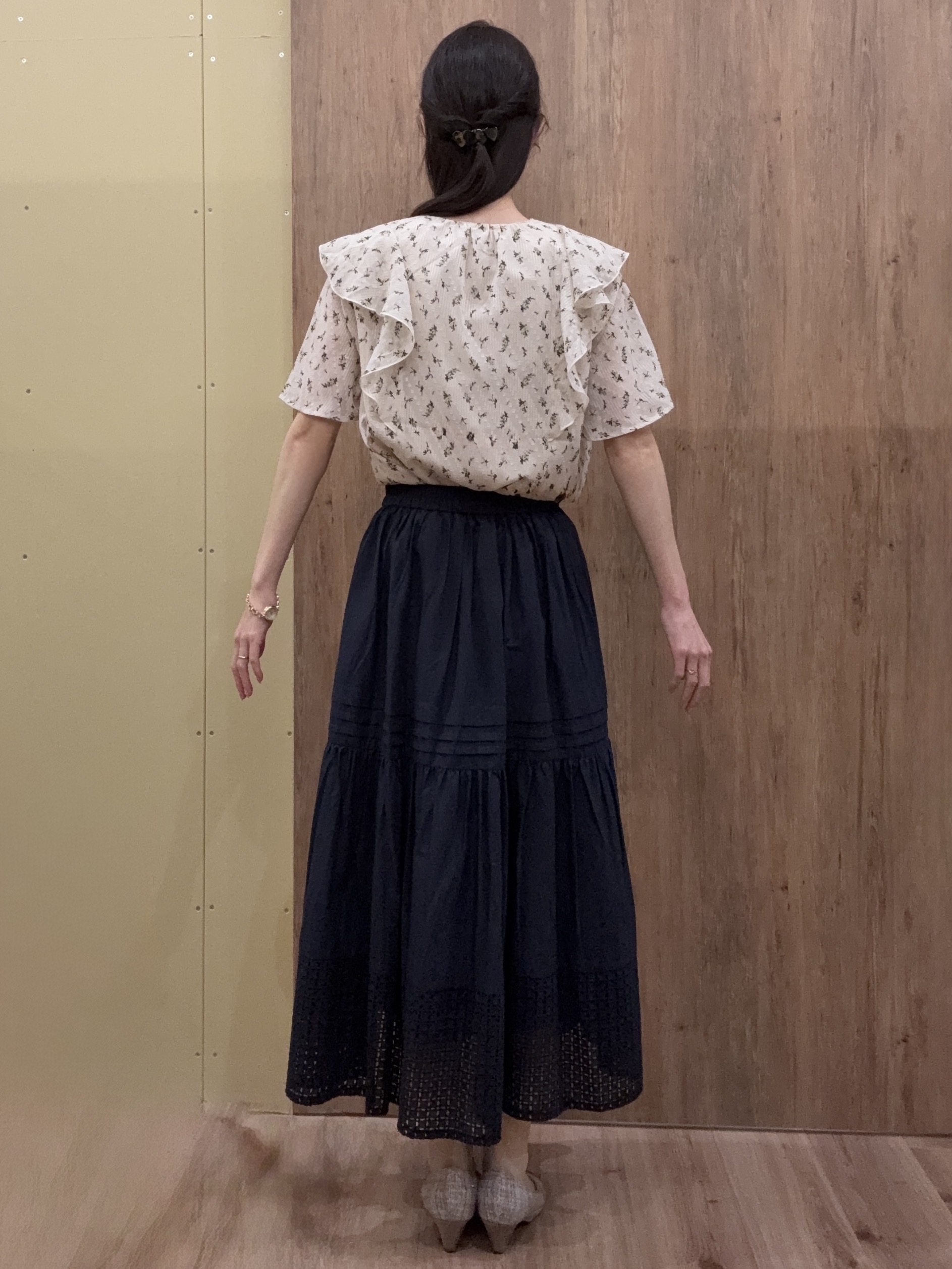 Ayakoさんの「grove｜【二の腕カバー・お仕事◎】フラワープリントブラウス」を使ったコーディネート
