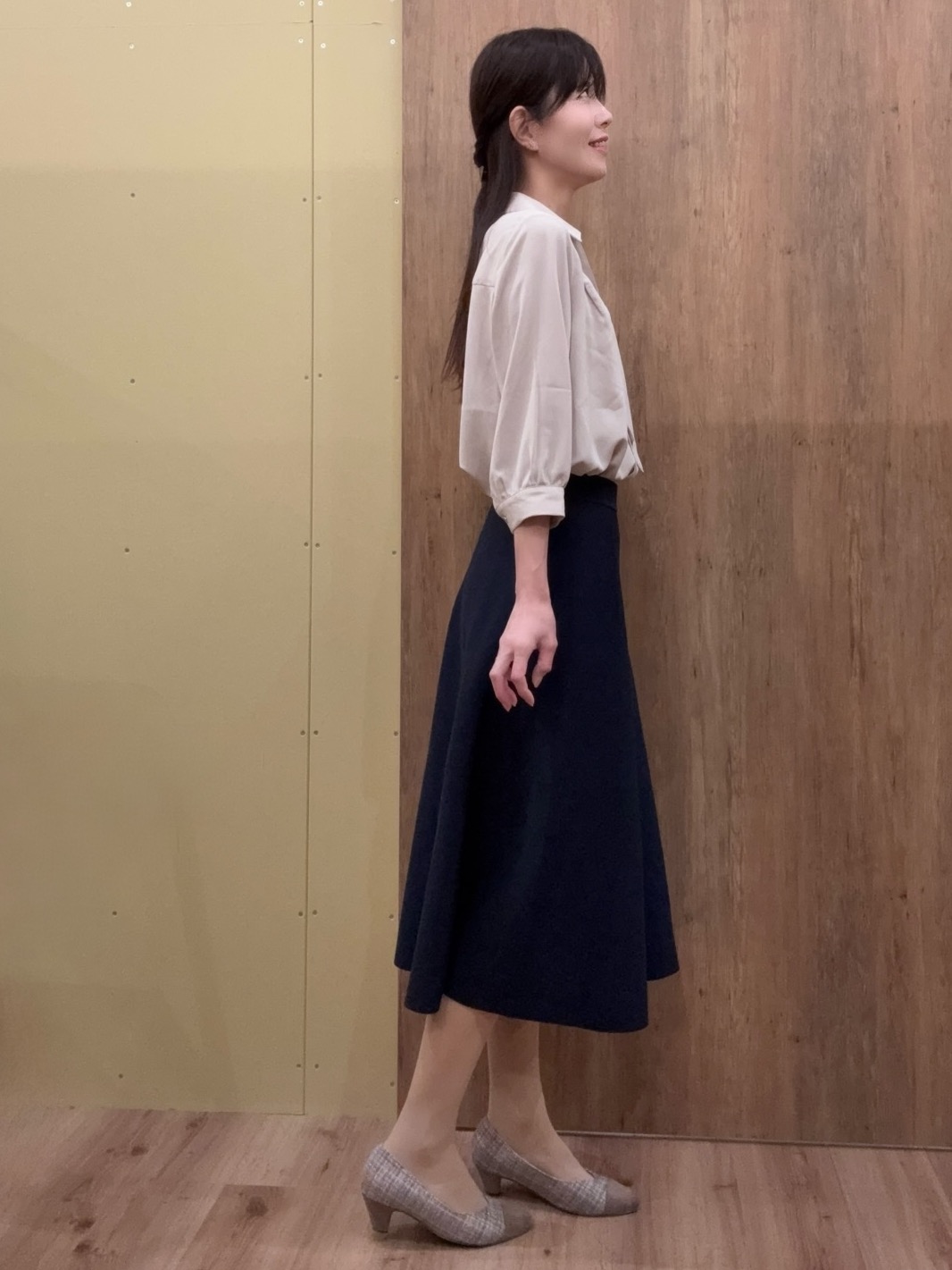 Ayakoさんの「grove｜高評価！【貴島明日香さん着用・洗える】チャーム付きマルチWAYボウタイブラウス」を使ったコーディネート