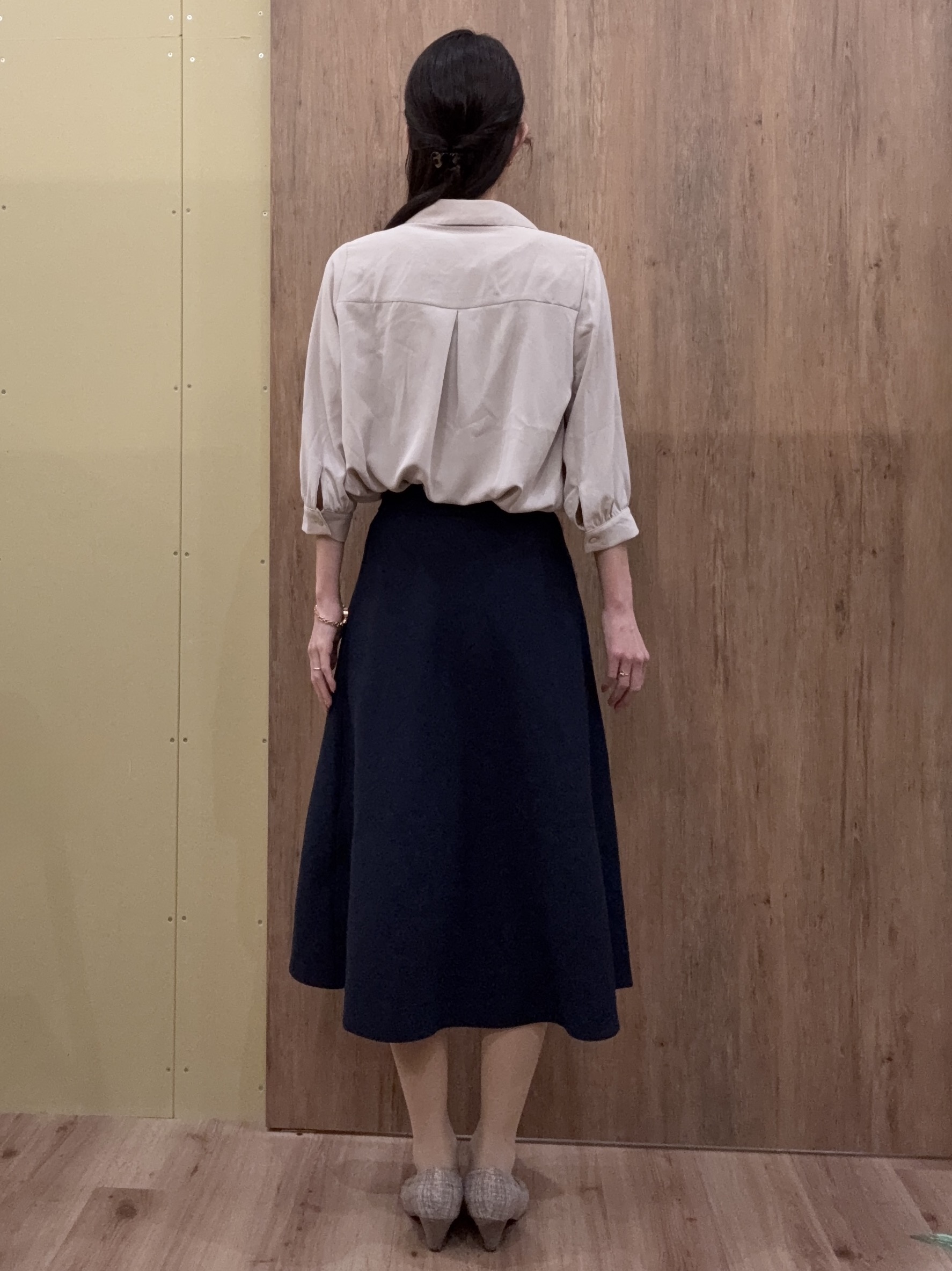 Ayakoさんの「grove｜高評価！【貴島明日香さん着用・洗える】チャーム付きマルチWAYボウタイブラウス」を使ったコーディネート
