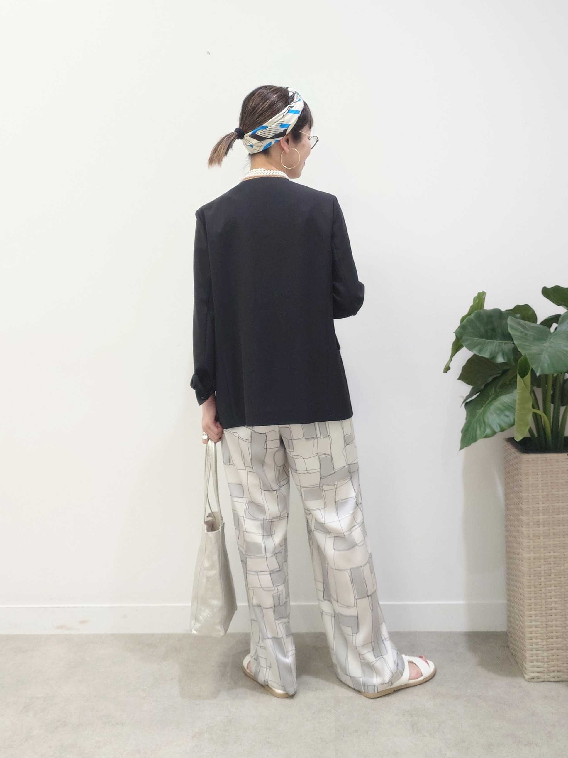 MUTSUKOさんの「UNTITLED｜【さらりと快適/セットアップ可/UV/接触冷感】スラブカラーレスジャケット」を使ったコーディネート