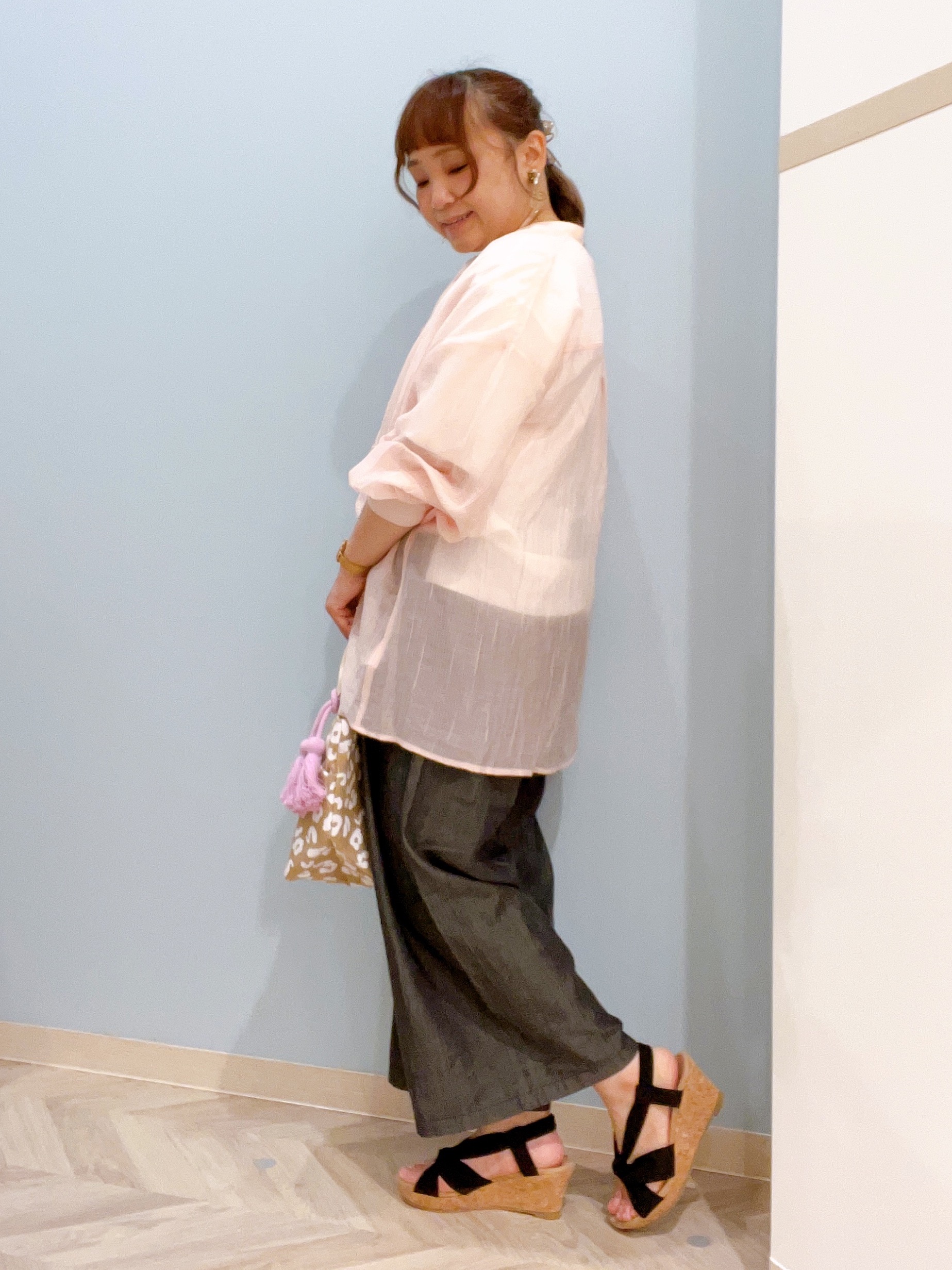kitaさんの「SHOO･LA･RUE｜【S-LL】大人のシアー感 風合い楽しむバンドカラーシャツ」を使ったコーディネート