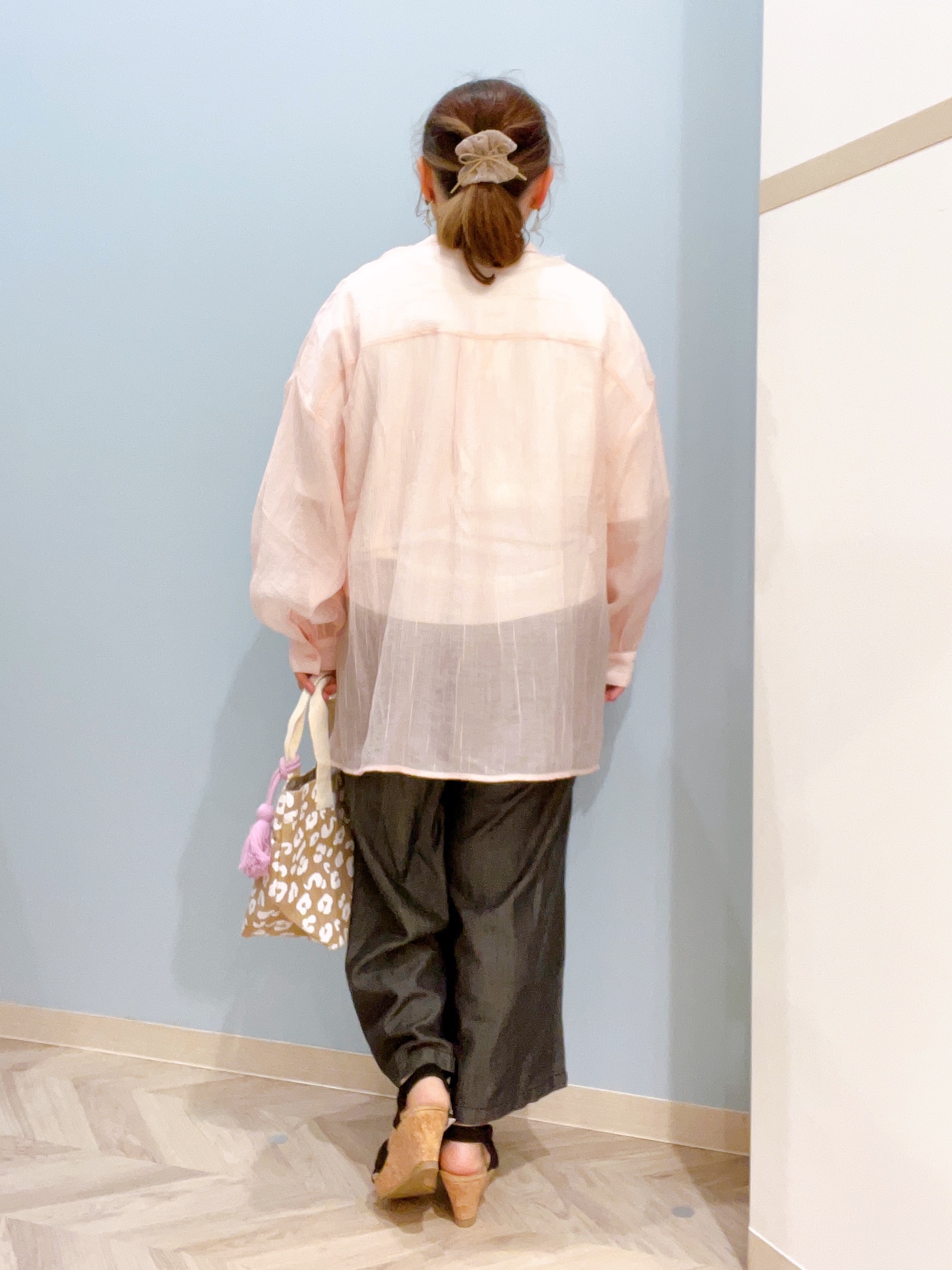 kitaさんの「SHOO･LA･RUE｜【S-LL】大人のシアー感 風合い楽しむバンドカラーシャツ」を使ったコーディネート
