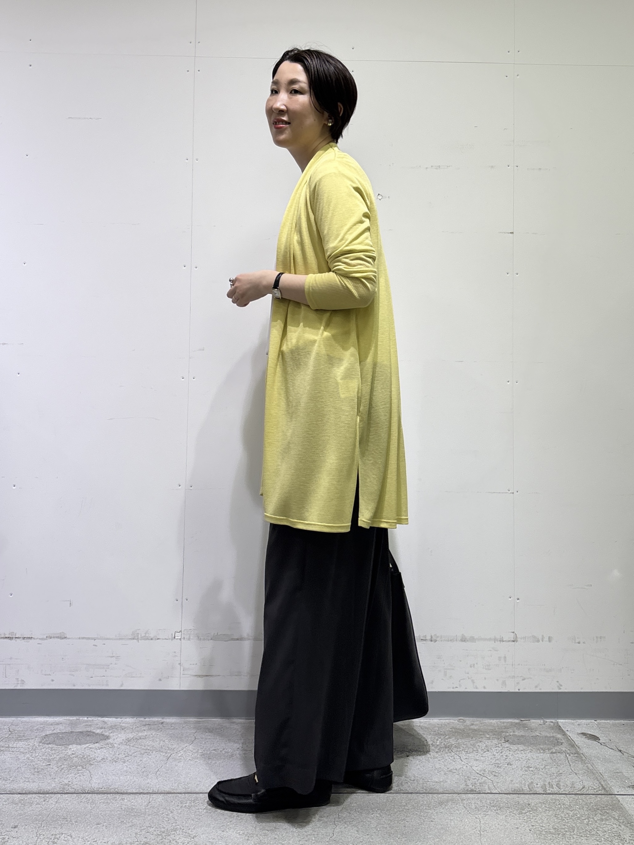 yuriさんの「INDIVI｜【洗える／アンサンブル可能】シアースストライプカーディガン」を使ったコーディネート
