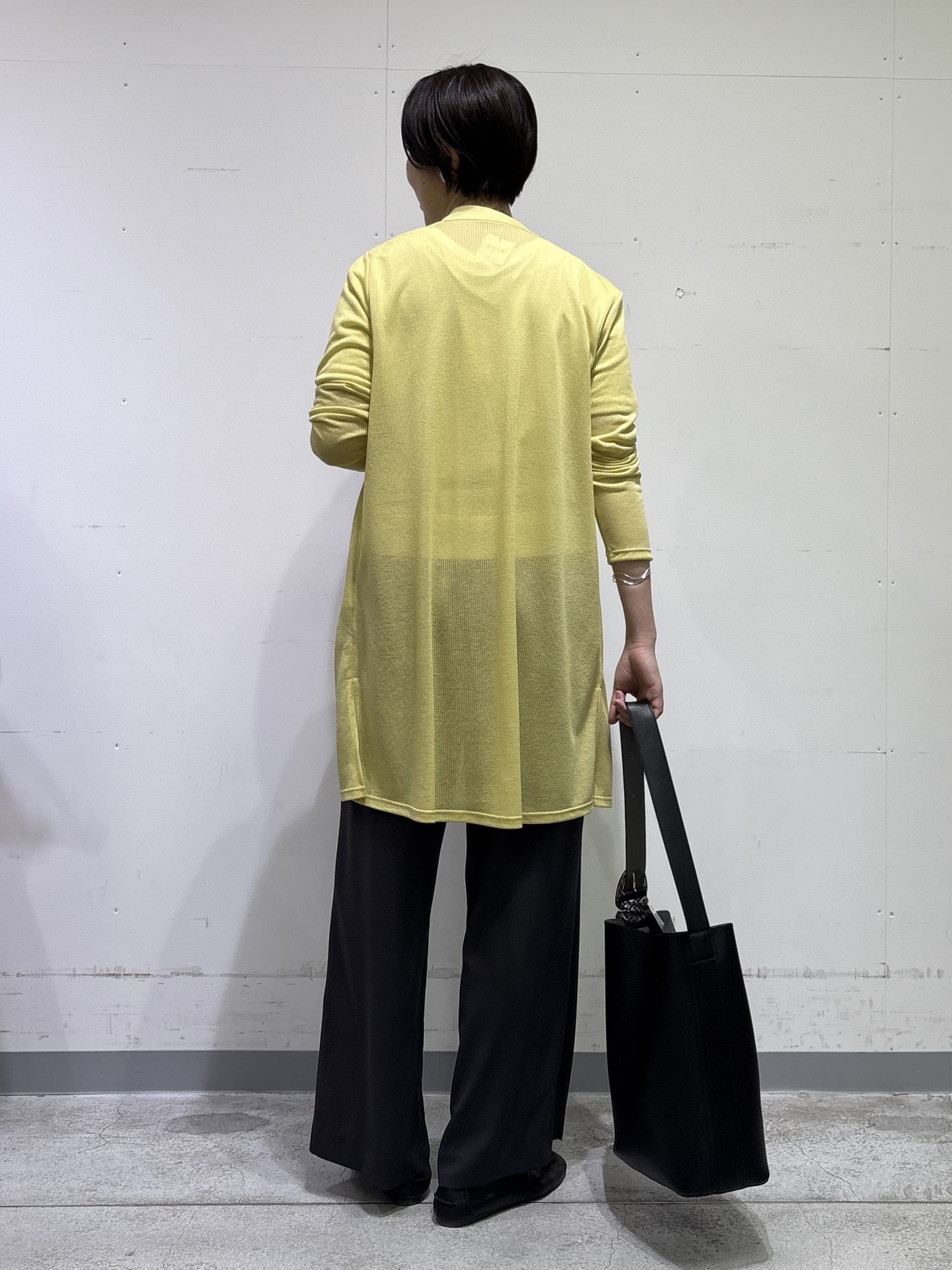 yuriさんの「INDIVI｜【洗える／アンサンブル可能】シアースストライプカーディガン」を使ったコーディネート