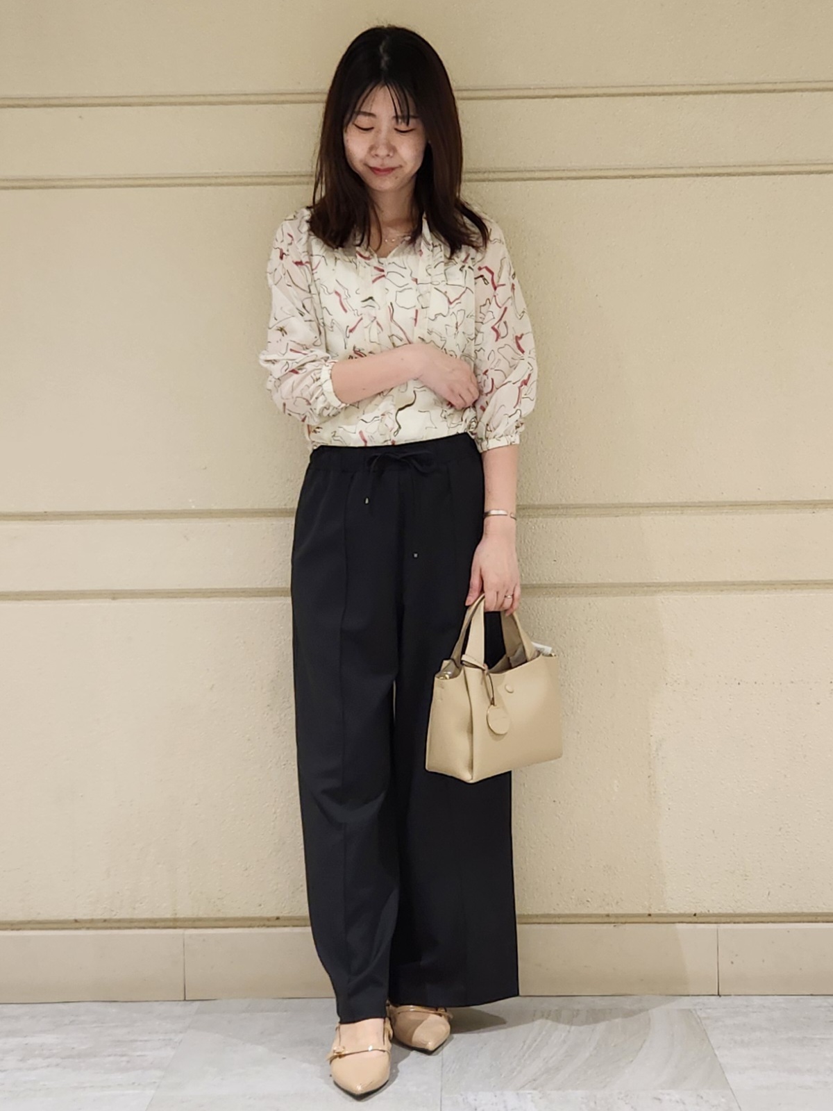 yukaさんの「COUP DE CHANCE｜【手洗い可/通勤服】シアーローン花柄ブラウス」を使ったコーディネート