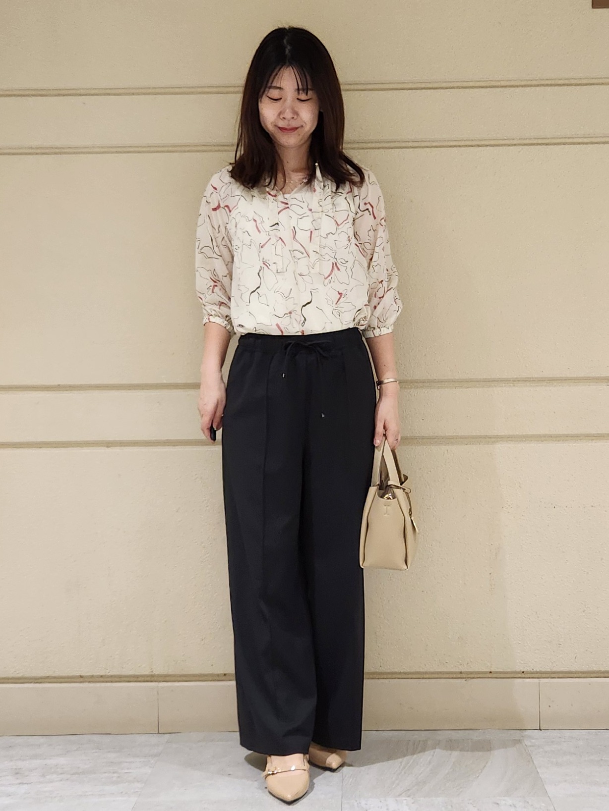 yukaさんの「COUP DE CHANCE｜【手洗い可/通勤服】シアーローン花柄ブラウス」を使ったコーディネート