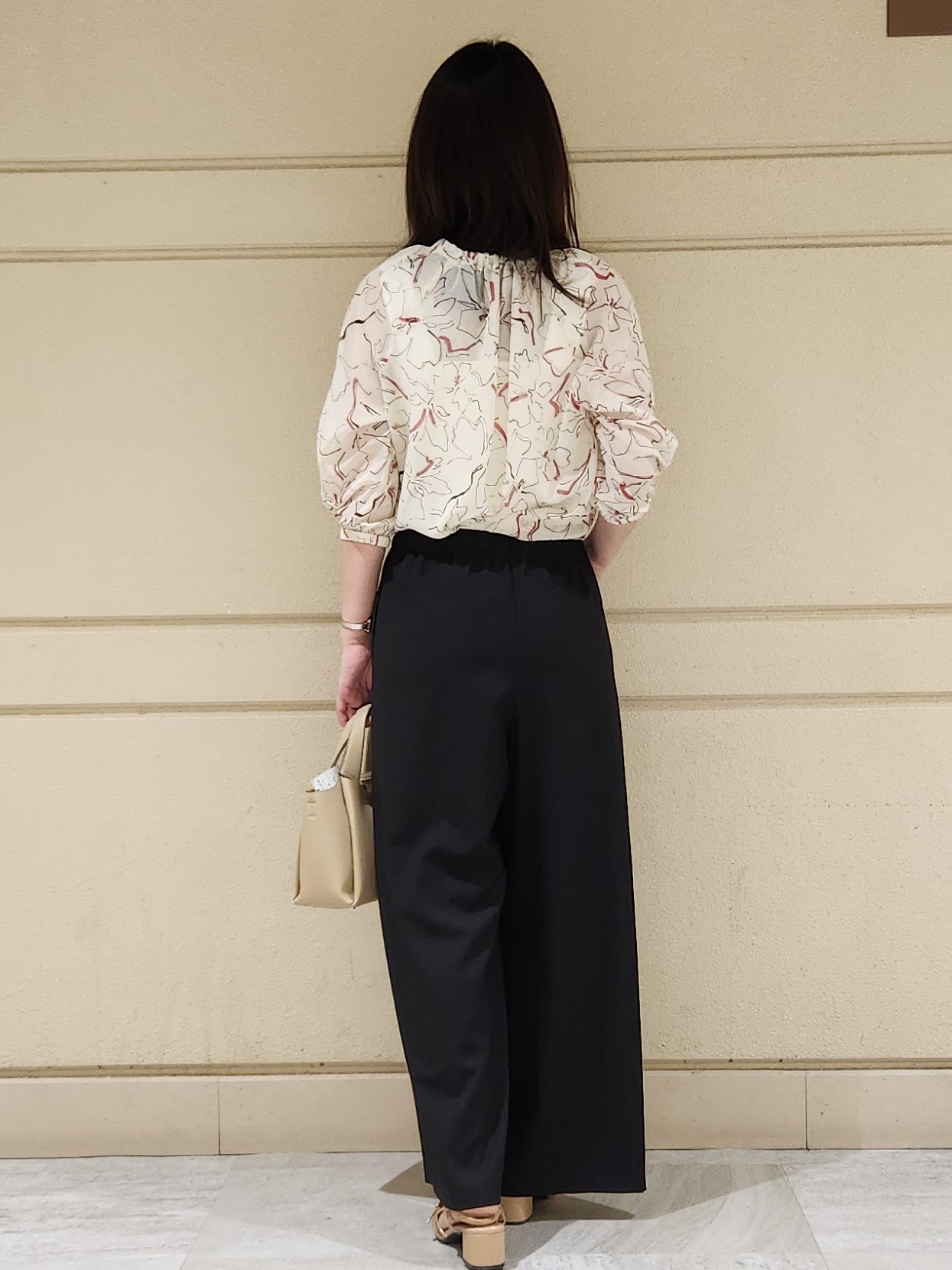 yukaさんの「COUP DE CHANCE｜【手洗い可/通勤服】シアーローン花柄ブラウス」を使ったコーディネート