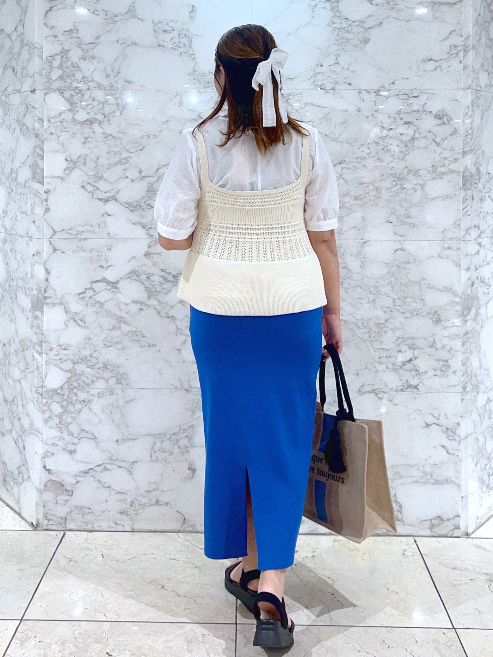ARISAさんの「grove｜【2点SET】着るだけで完成、透かし編みニットビスチェ&times;ブラウス」を使ったコーディネート
