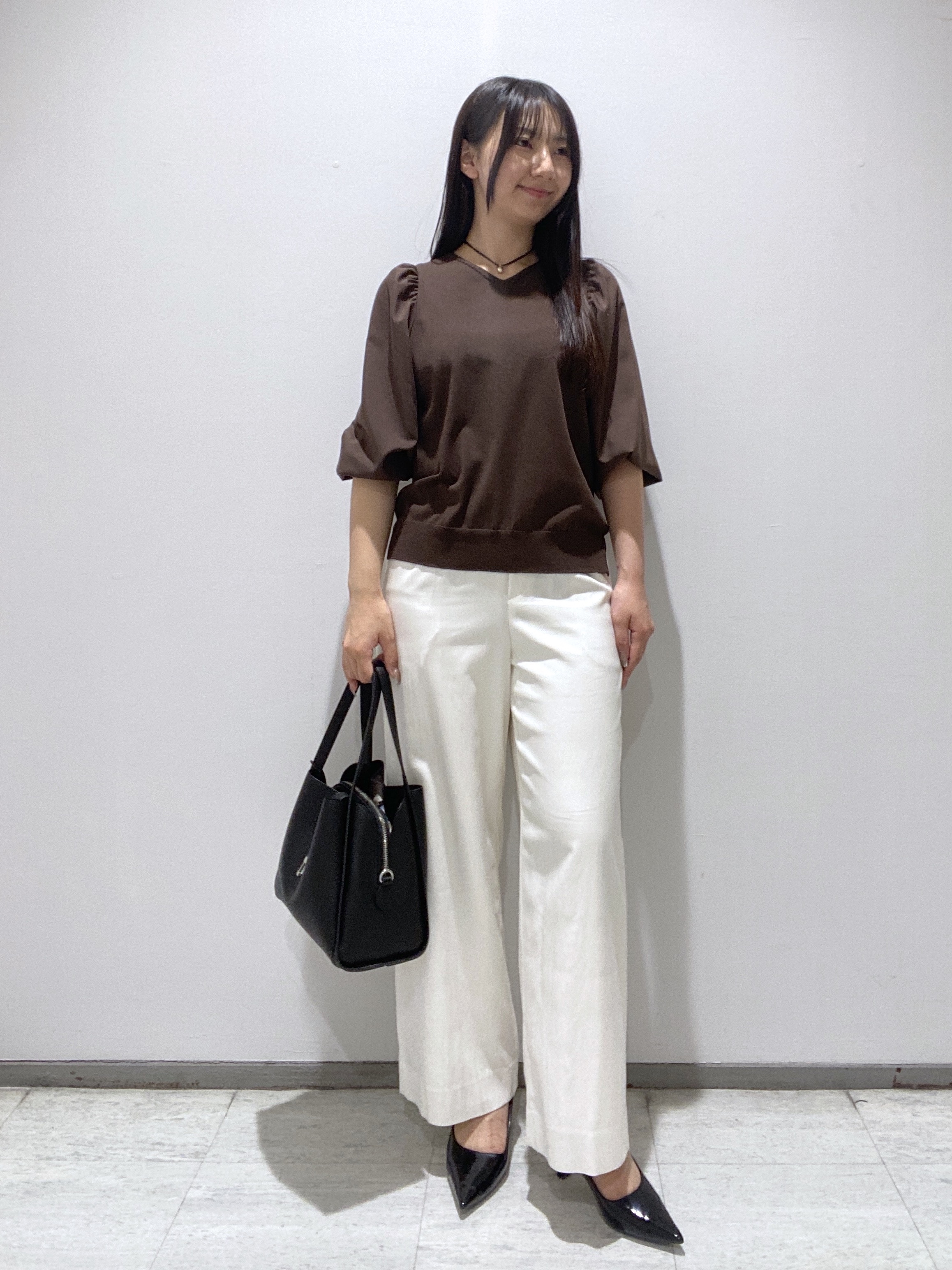 meiさんの「INDIVI｜【合皮／ミドルサイズ】春カラーフォルムバッグ」を使ったコーディネート