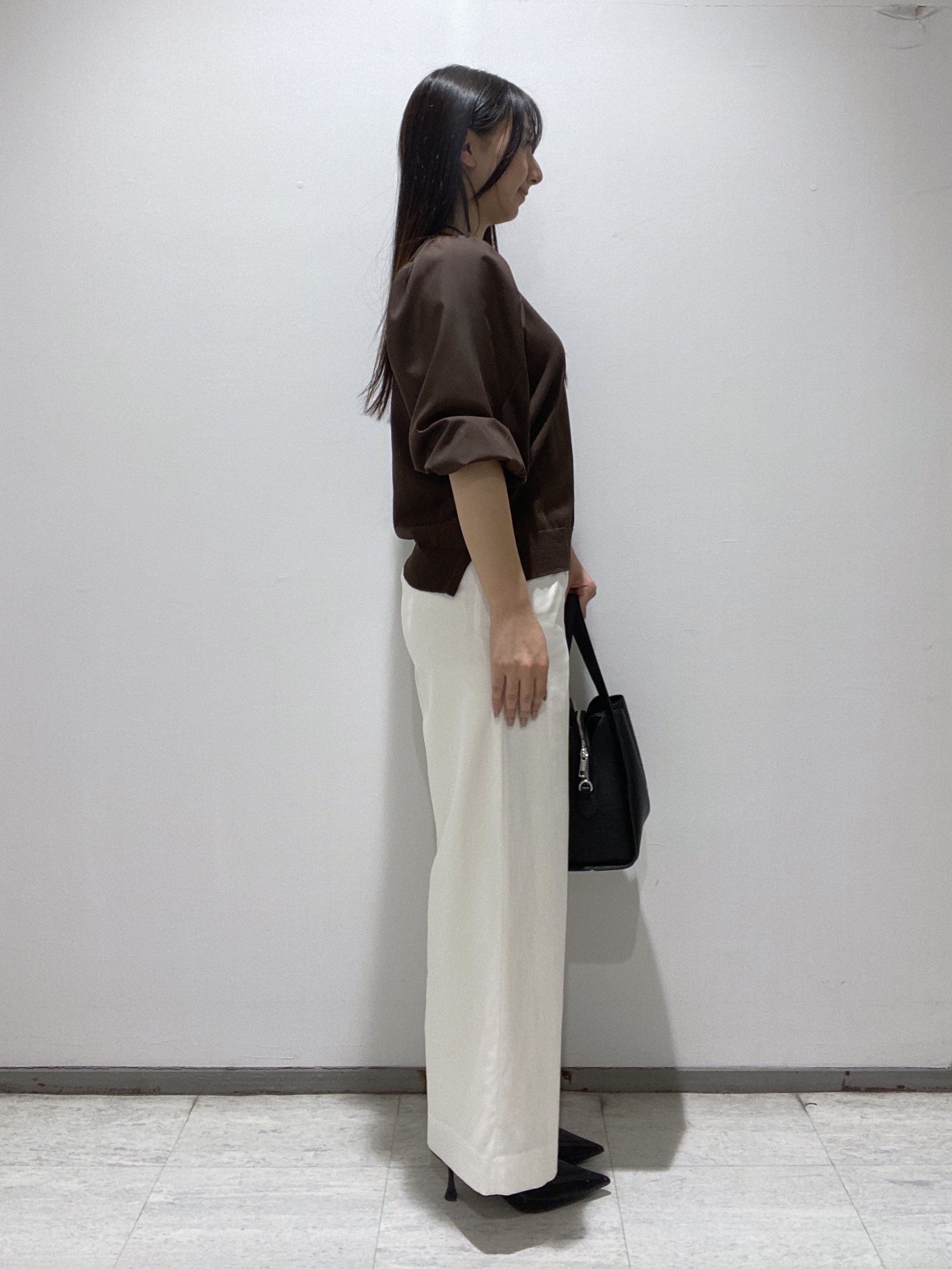 meiさんの「INDIVI｜【合皮／ミドルサイズ】春カラーフォルムバッグ」を使ったコーディネート