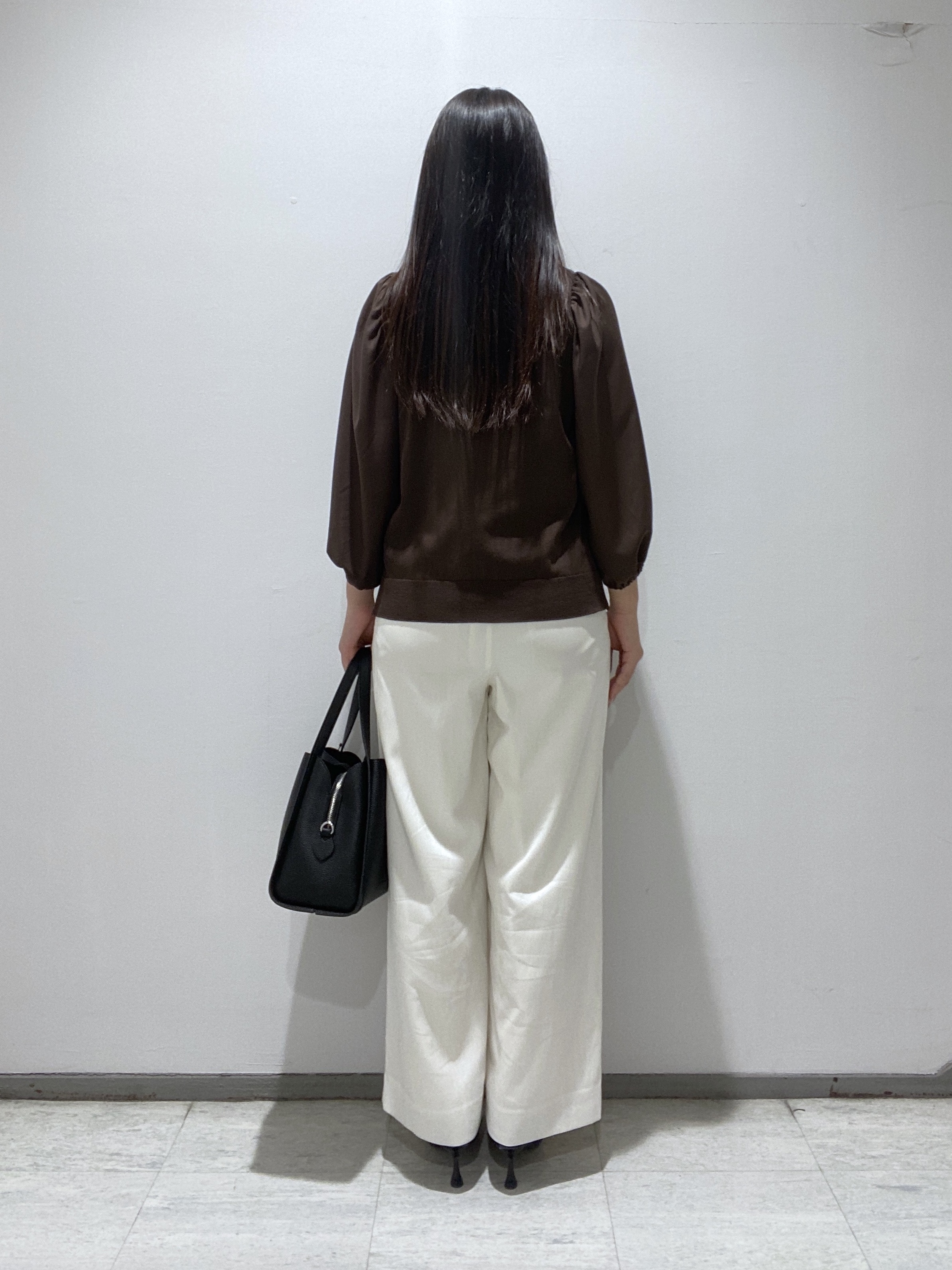 meiさんの「INDIVI｜【合皮／ミドルサイズ】春カラーフォルムバッグ」を使ったコーディネート