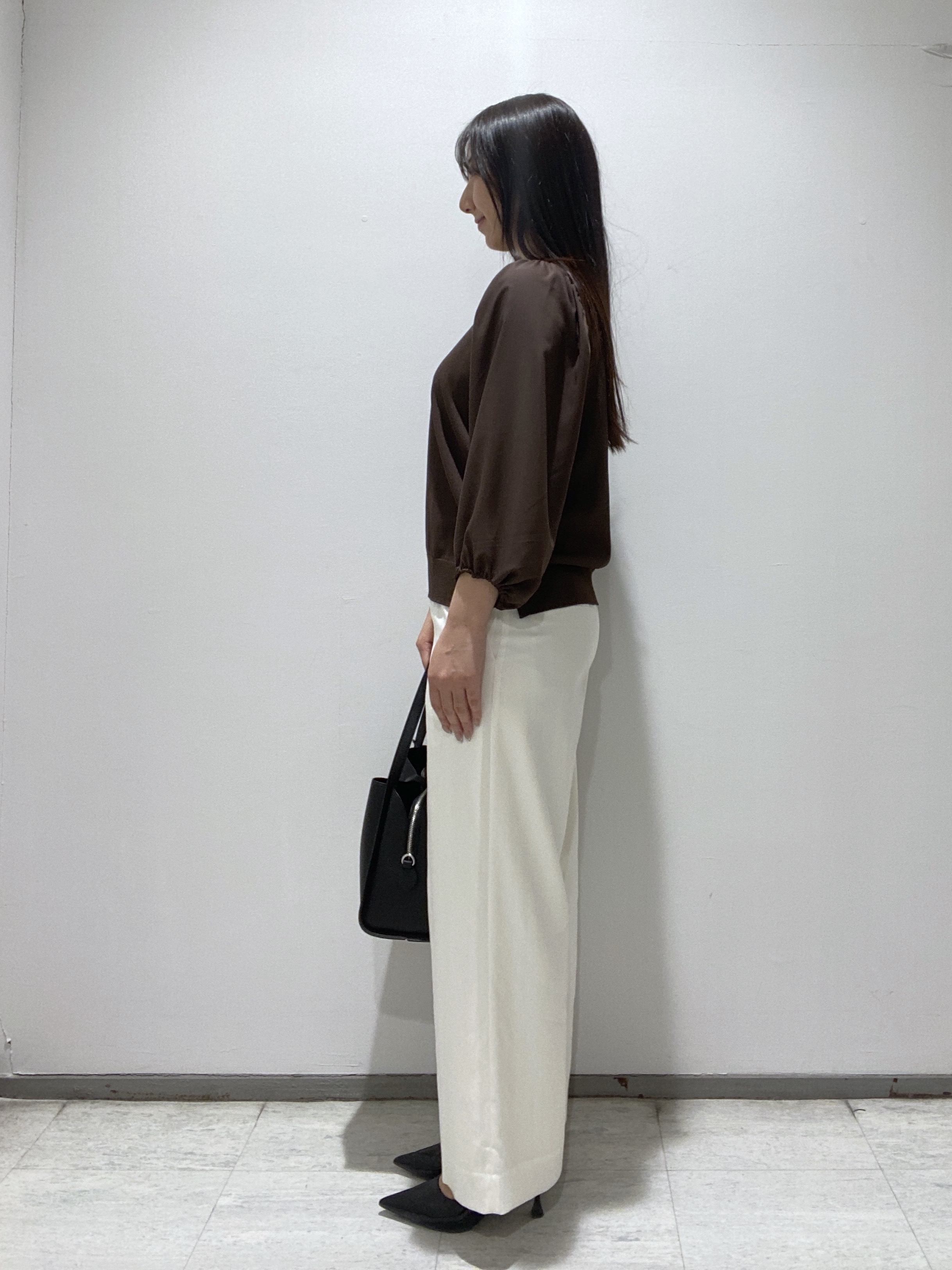 meiさんの「INDIVI｜【合皮／ミドルサイズ】春カラーフォルムバッグ」を使ったコーディネート